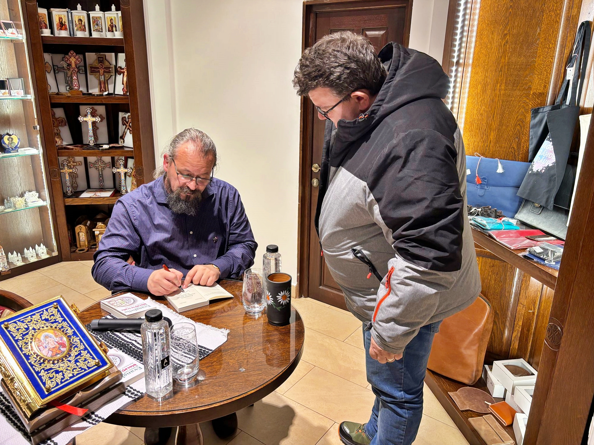 „Evanghelia pentru cei blocați în trafic”, lansată ieri la Iași