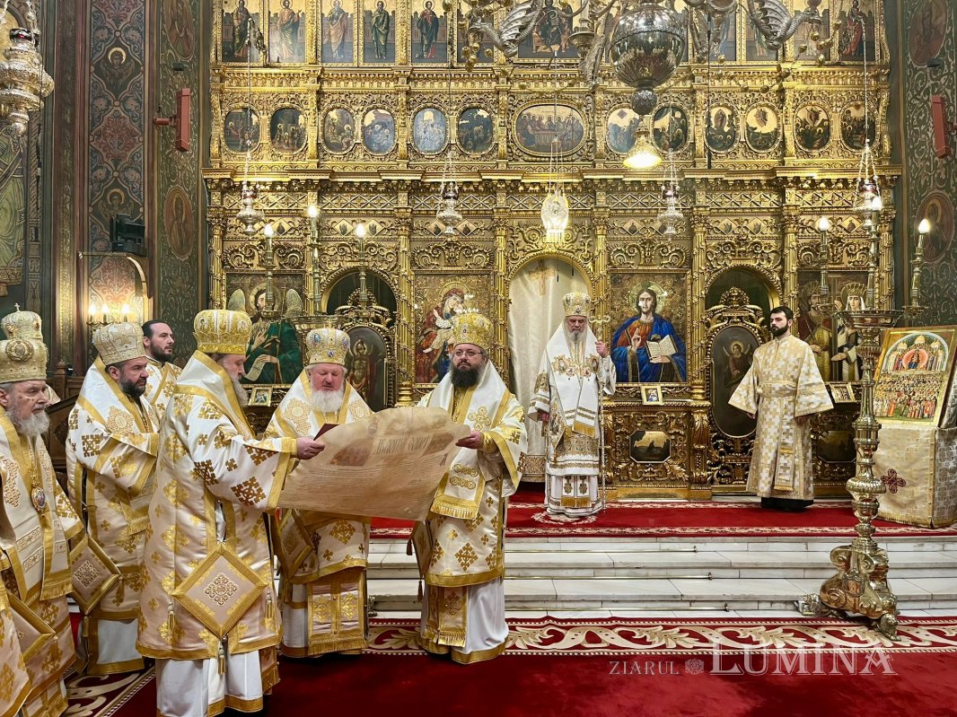 Tomos Sinodal al Bisericii Ortodoxe Autocefale Române pentru proclamarea unor Sfinți Români / Foto: ziarullumina.ro Tomos Sinodal al Bisericii Ortodoxe Autocefale Române pentru proclamarea unor Sfinți Români