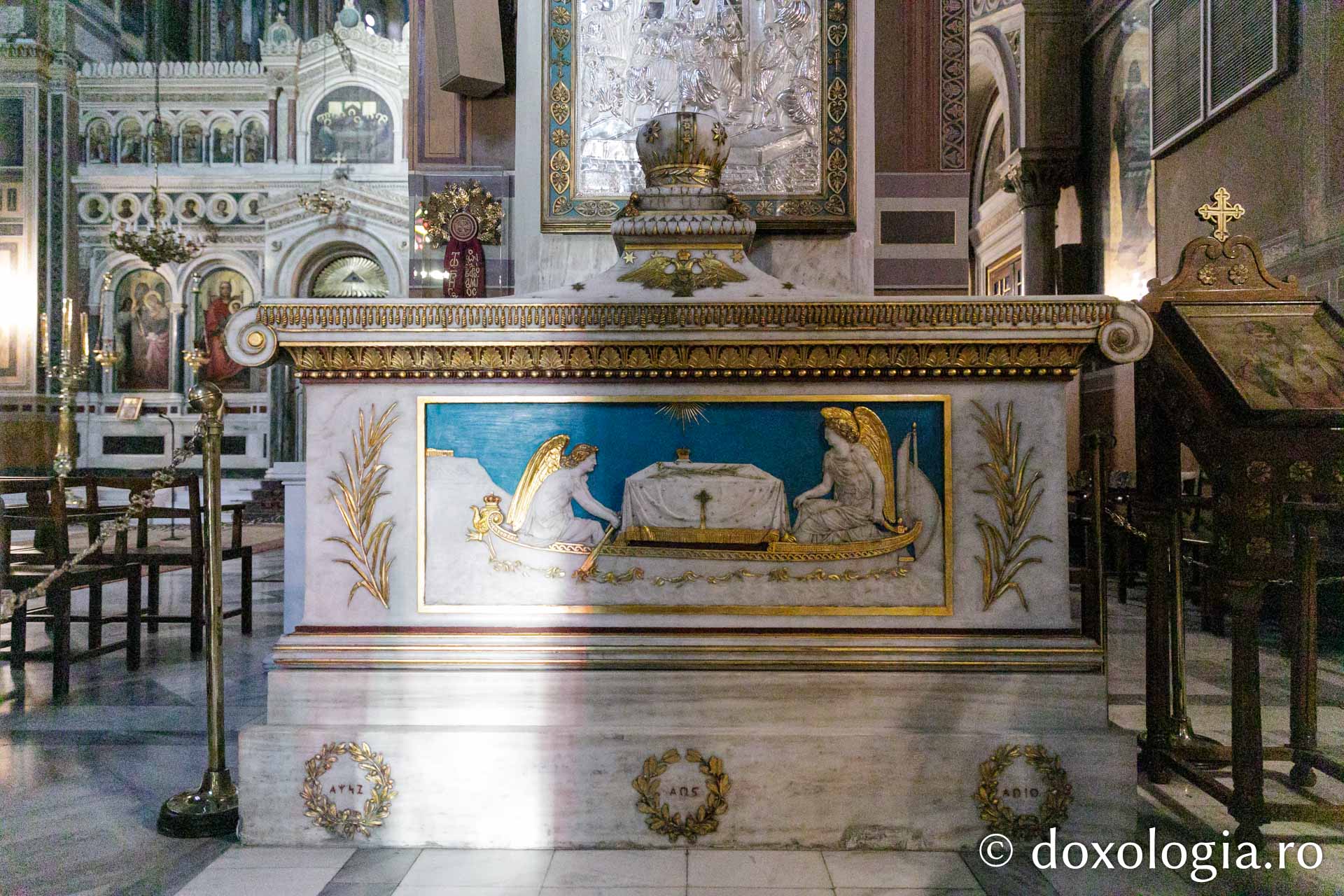 Moaștele Sfântului Patriarh Grigorie al V-lea - Catedrala Mitropolitană din Atena / Foto: pr. Silviu Cluci Moaștele Sfântului Patriarh Grigorie al V-lea - Catedrala Mitropolitană din Atena