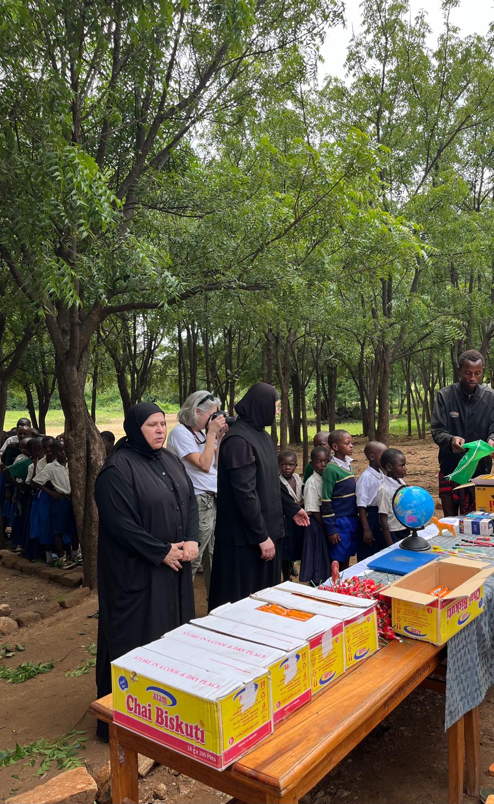 Papuci și uniforme pentru școală – în vizită la Ipwasi, Tanzania