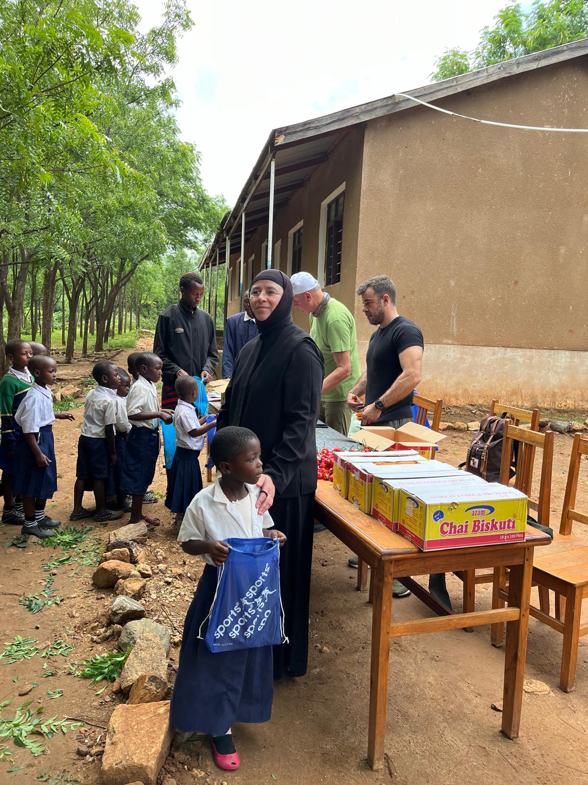 Papuci și uniforme pentru școală – în vizită la Ipwasi, Tanzania