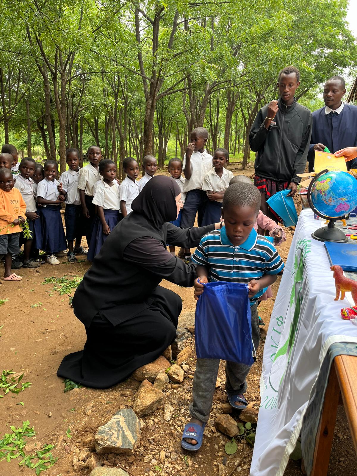 Papuci și uniforme pentru școală – în vizită la Ipwasi, Tanzania