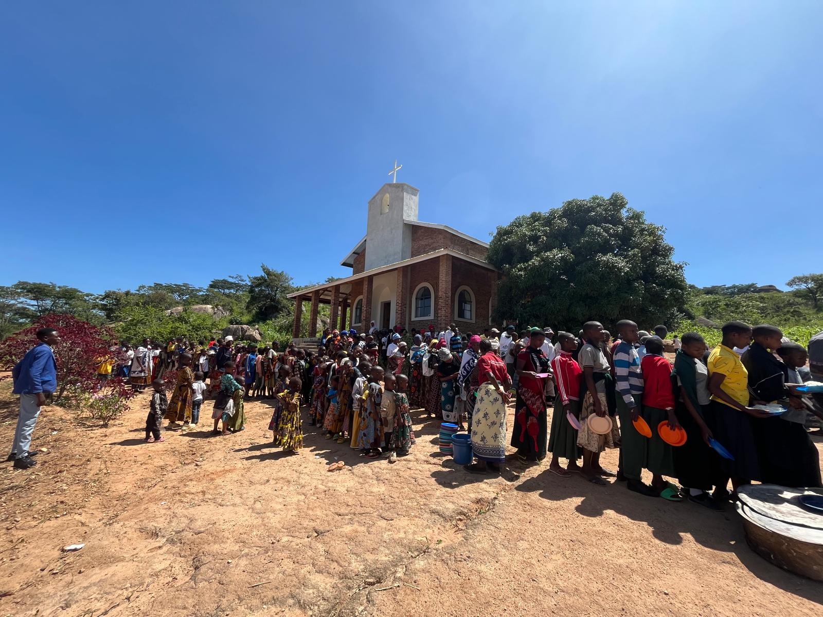 Slujbă arhierească în parohia din satul Ibogo Slujbă arhierească în parohia din satul Ibogo