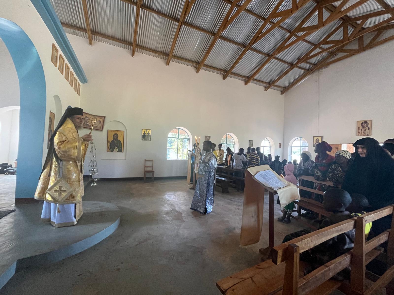 Slujbă arhierească în parohia din satul Ibogo