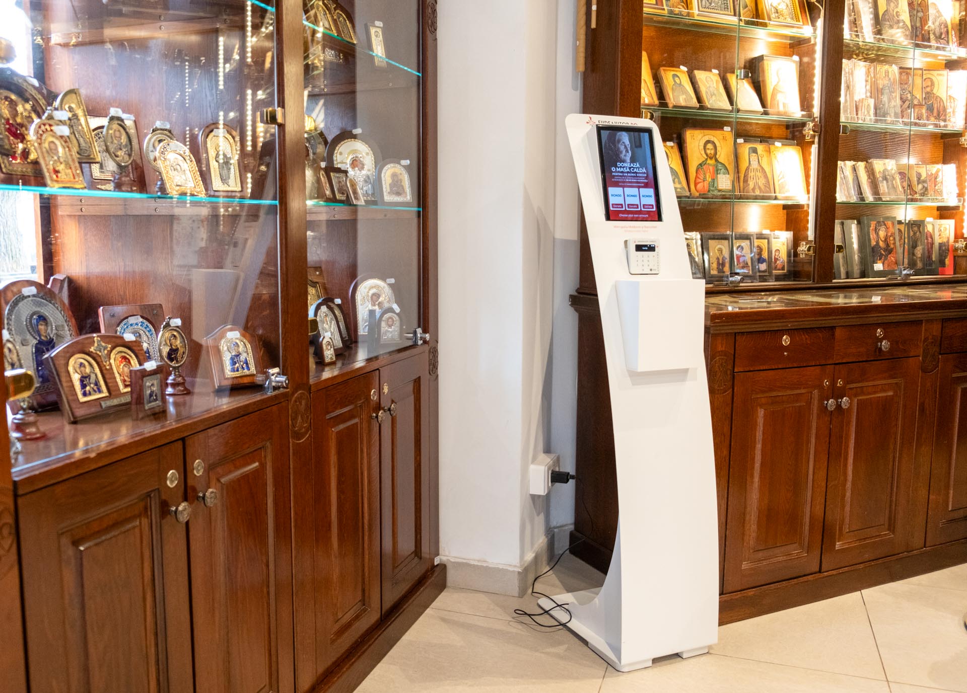 Stații electronice de donare pentru proiecte filantropice din Mitropolia Moldovei și Bucovinei