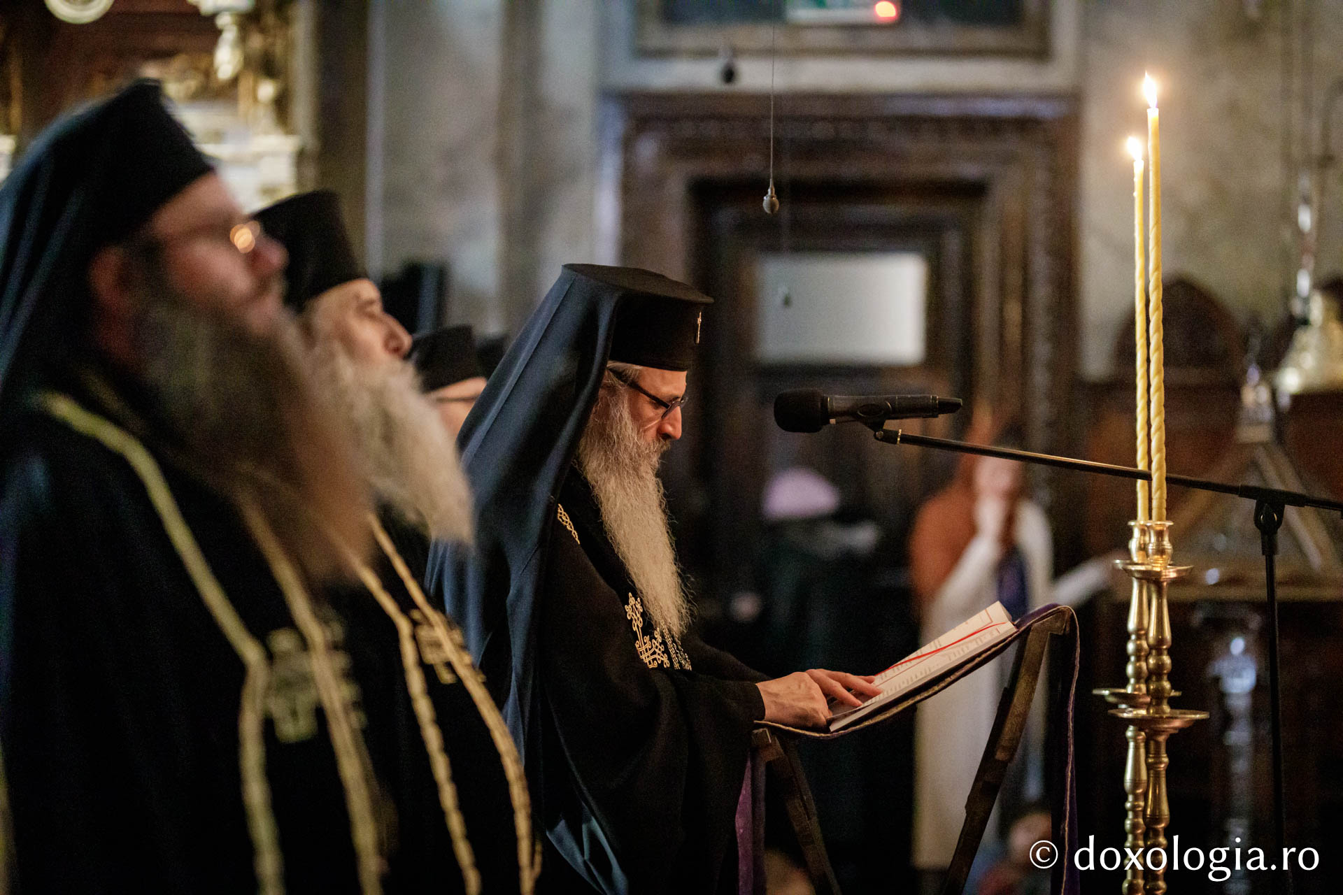 Credincioșii ieșeni, în rugăciune la citirea ultimei părți a Canonului cel Mare