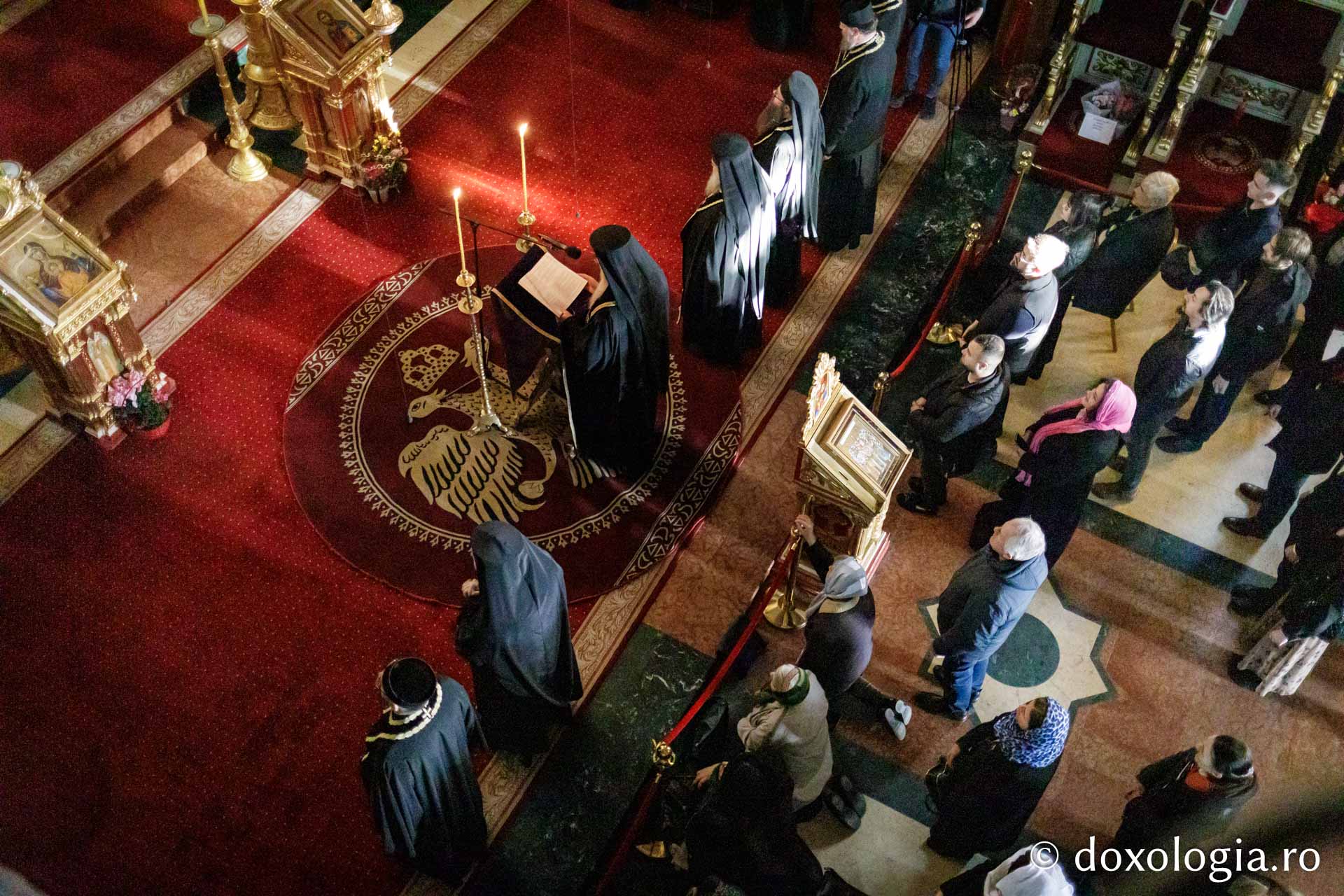 Credincioșii ieșeni, în rugăciune la citirea ultimei părți a Canonului cel Mare