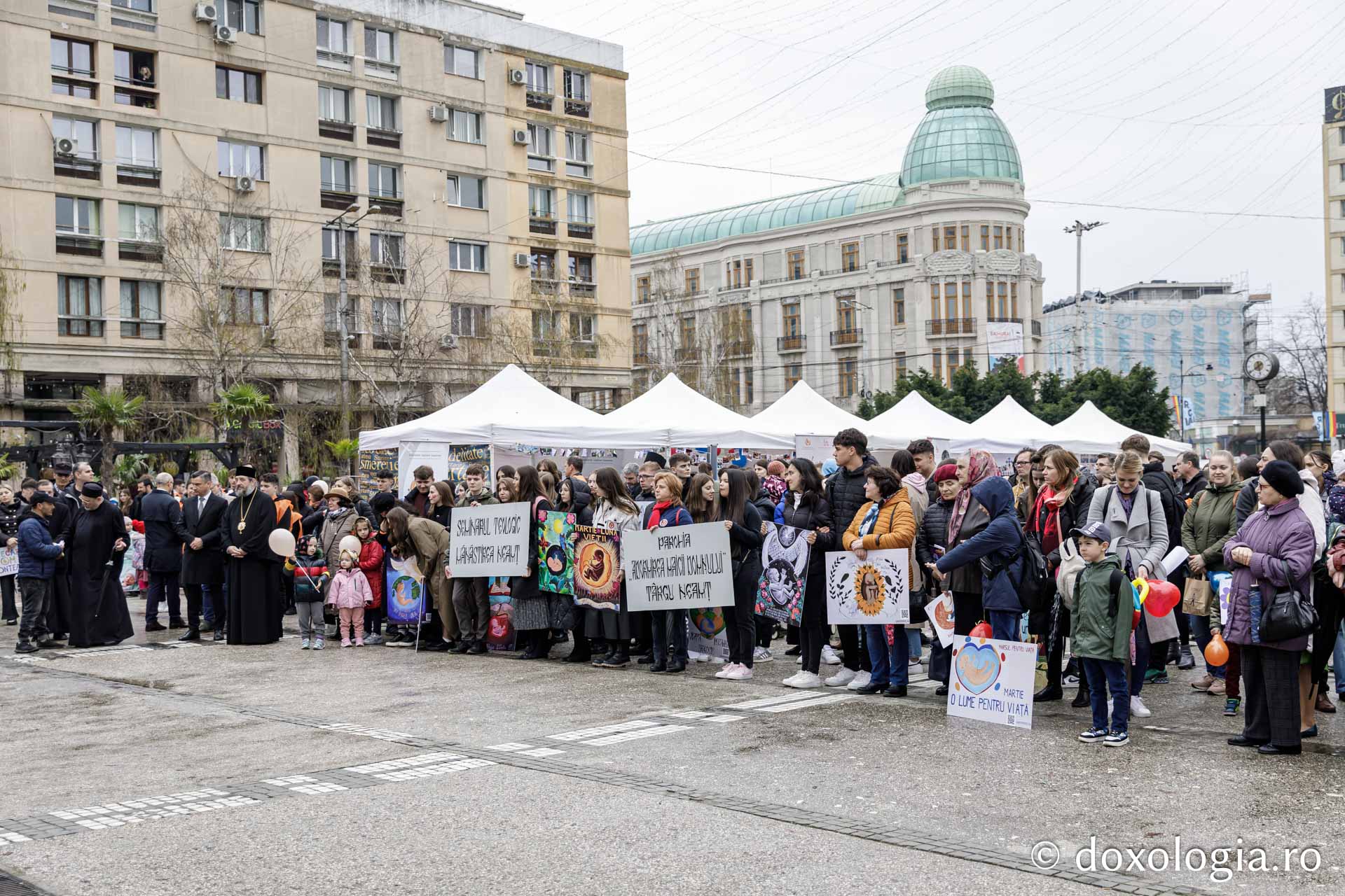 „Marșul pentru viață” de la Iași a adunat aproximativ 3.500 de participanți