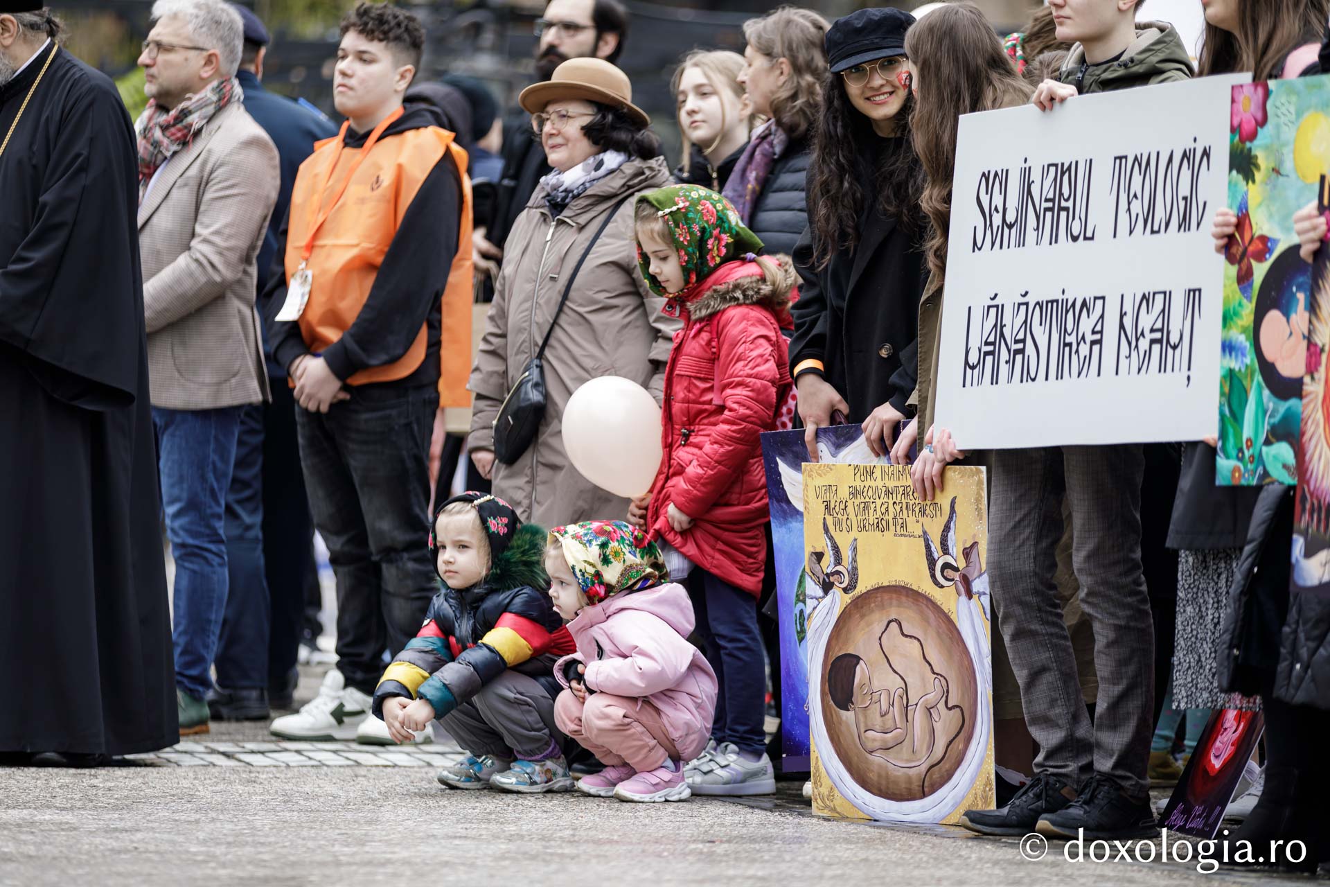 „Marșul pentru viață” de la Iași a adunat aproximativ 3.500 de participanți