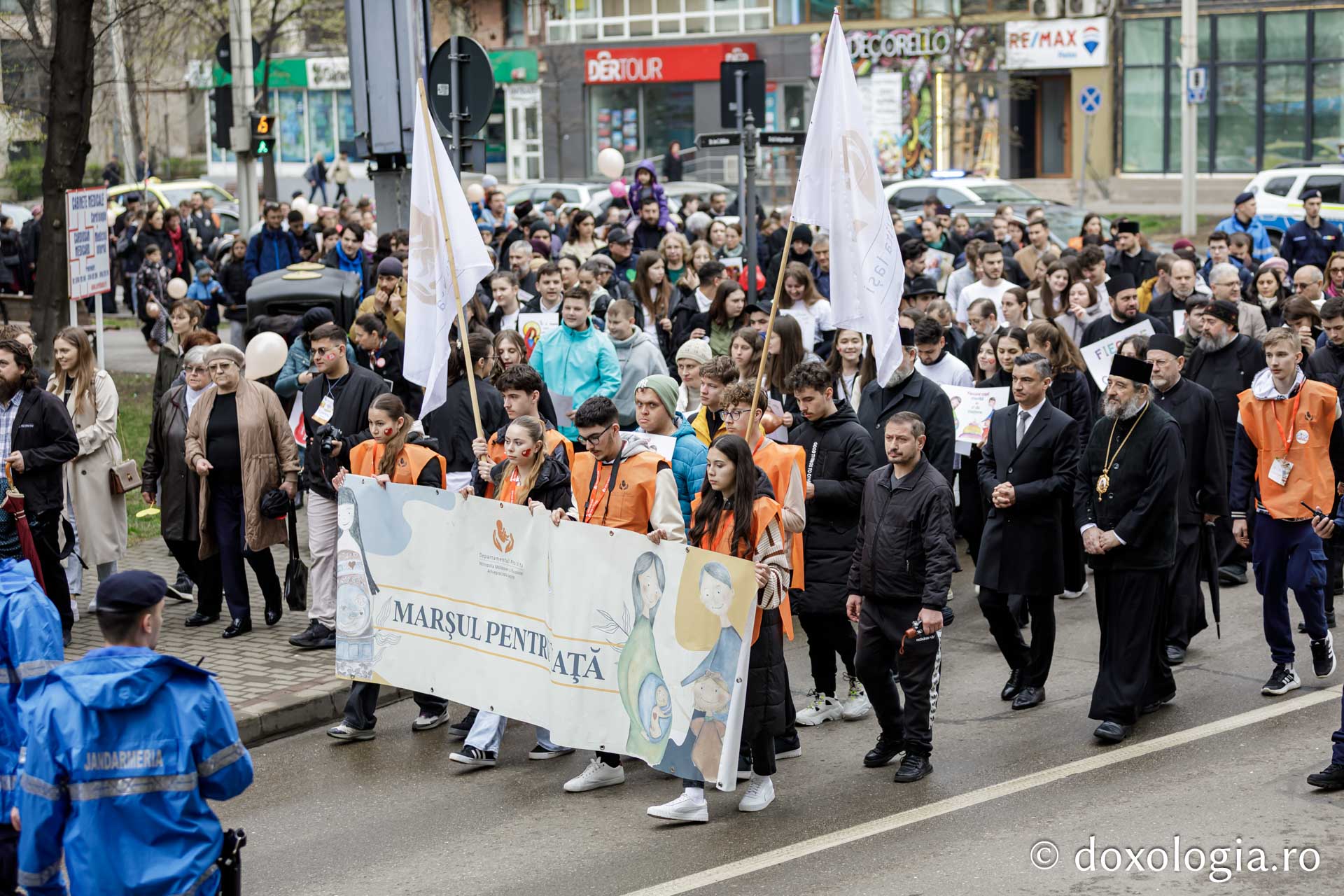 „Marșul pentru viață” de la Iași a adunat aproximativ 3.500 de participanți