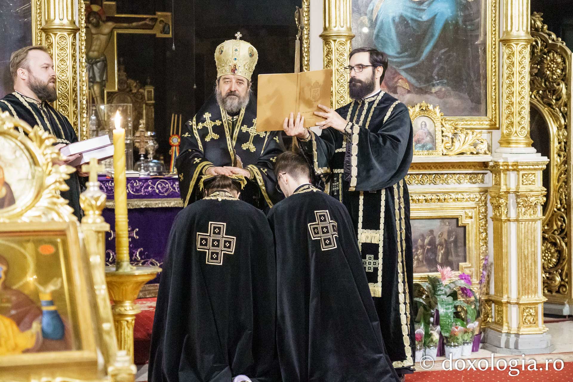 PS Nichifor, la Catedrala Mitropolitană din Iași: „În slujirea pe care o avem cu toții, cea luminoasă a Paștilor, nu ne îndreptăm singuri, ci împreună”