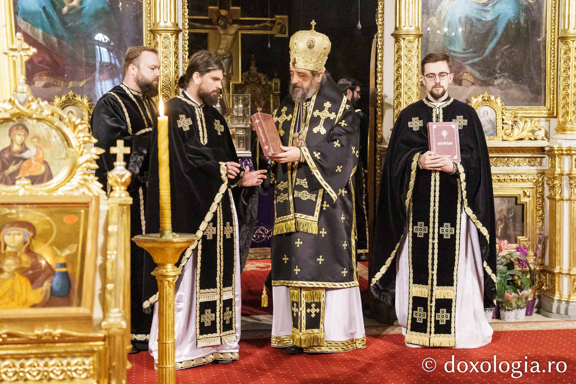 PS Nichifor, la Catedrala Mitropolitană din Iași: „În slujirea pe care o avem cu toții, cea luminoasă a Paștilor, nu ne îndreptăm singuri, ci împreună”