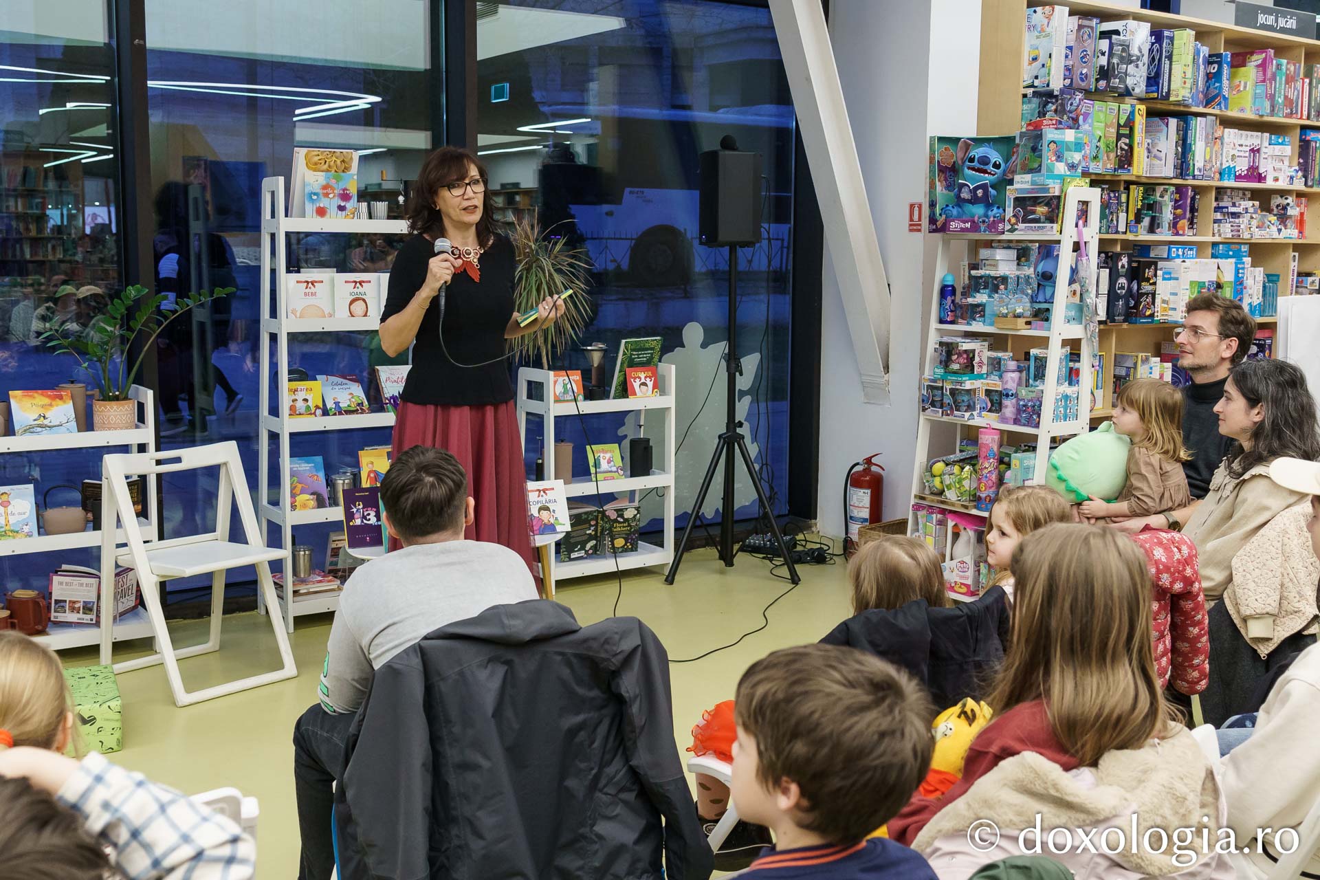 Veronica Iani la lansarea cărții „David și Enya” în Iași