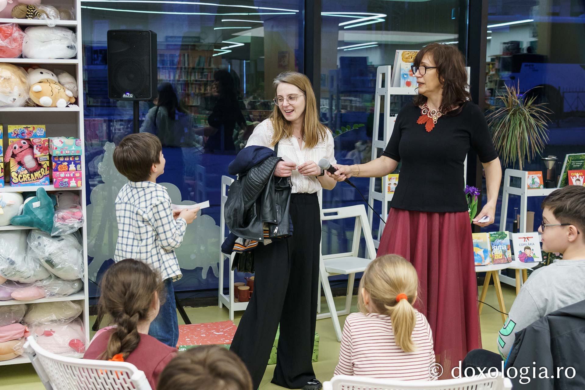 Emoție și entuziasm la lansarea cărții „David și Enya” în Iași