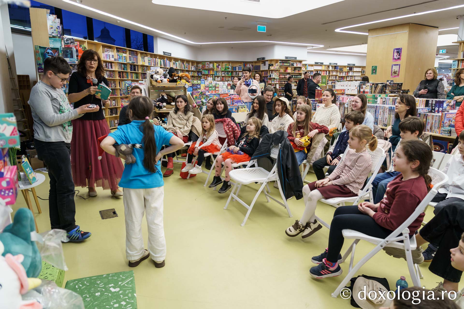 Emoție și entuziasm la lansarea cărții „David și Enya” în Iași