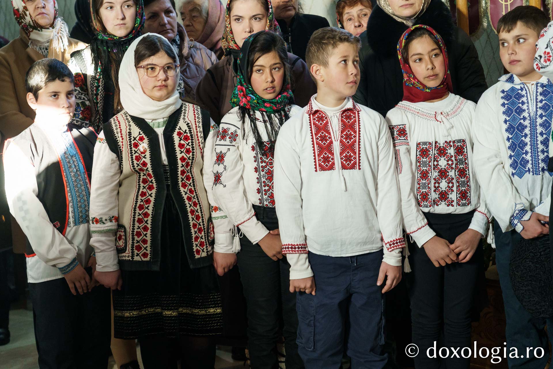 Binecuvântare arhierească la Parohia Boiștea: IPS Teofan a săvârșit Sfânta Liturghie și a sfințit noul ansamblu parohial