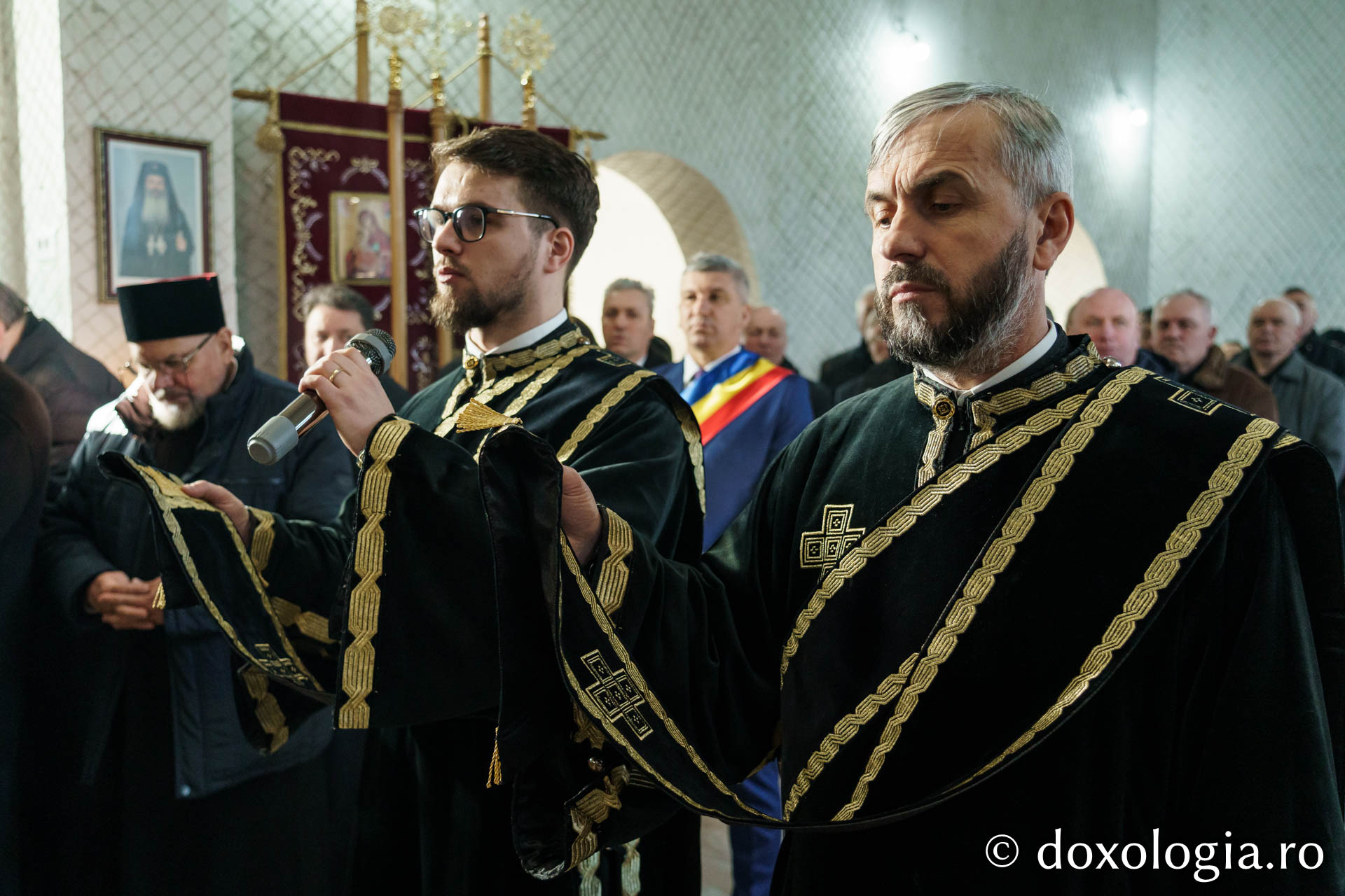 Binecuvântare arhierească la Parohia Boiștea: IPS Teofan a săvârșit Sfânta Liturghie și a sfințit noul ansamblu parohial