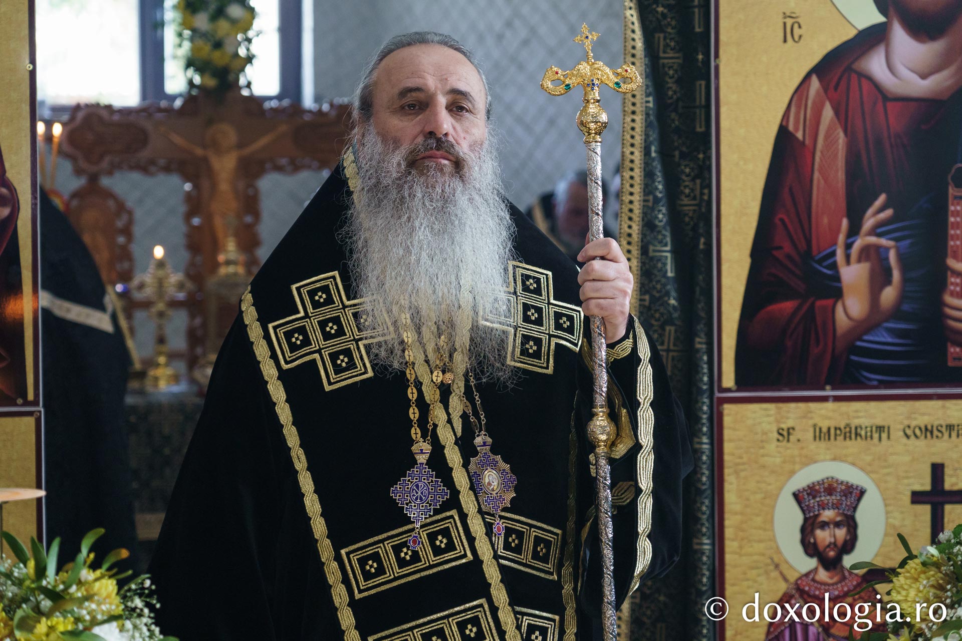 Binecuvântare arhierească la Parohia Boiștea: IPS Teofan a săvârșit Sfânta Liturghie și a sfințit noul ansamblu parohial