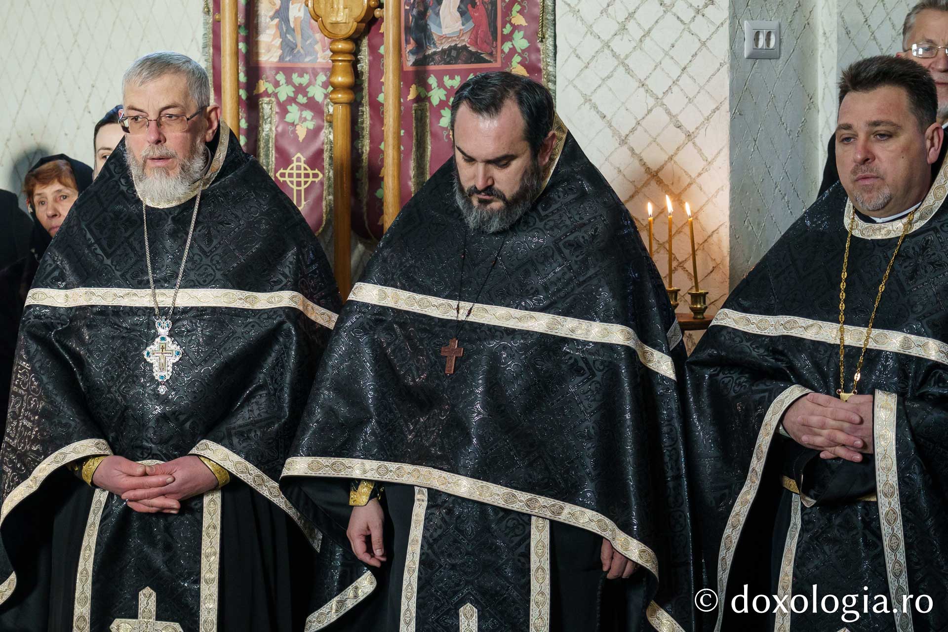 Binecuvântare arhierească la Parohia Boiștea: IPS Teofan a săvârșit Sfânta Liturghie și a sfințit noul ansamblu parohial