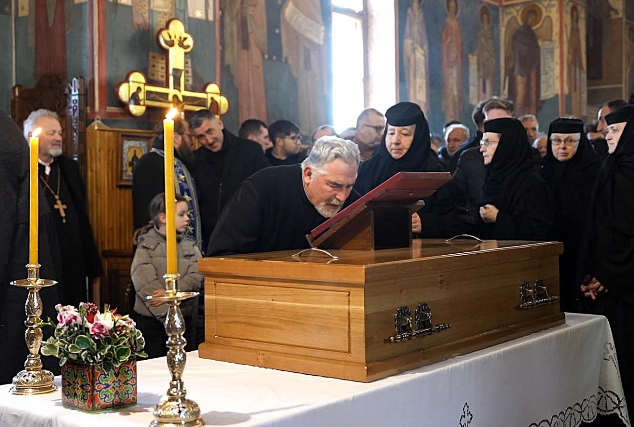 Au fost deshumate moaștele Sfântului Dometie de la Râmeț