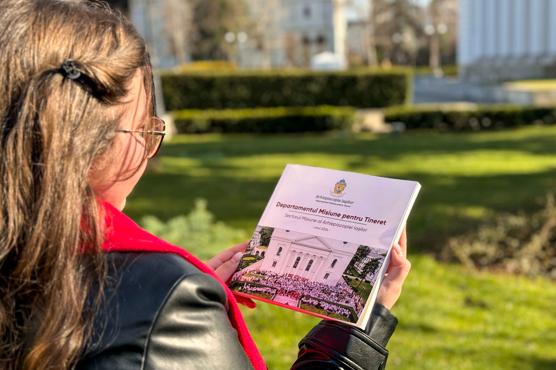 A fost lansat albumul Departamentului Misiune pentru Tineret din cadrul Arhiepiscopiei Iașilor A fost lansat albumul Departamentului Misiune pentru Tineret din cadrul Arhiepiscopiei Iașilor