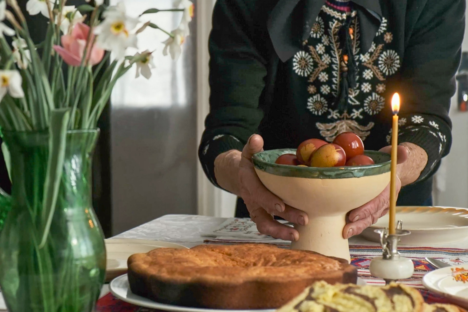 Dăruiește un cozonac unui bunic singur prin campania „Bunătate coaptă-n inimi calde” a platformei fiideajutor.ro