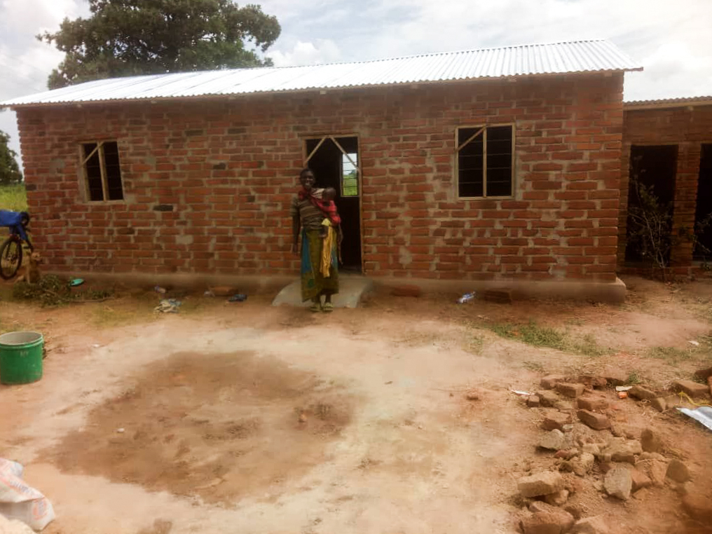 Două case noi în cătunul Mbumi