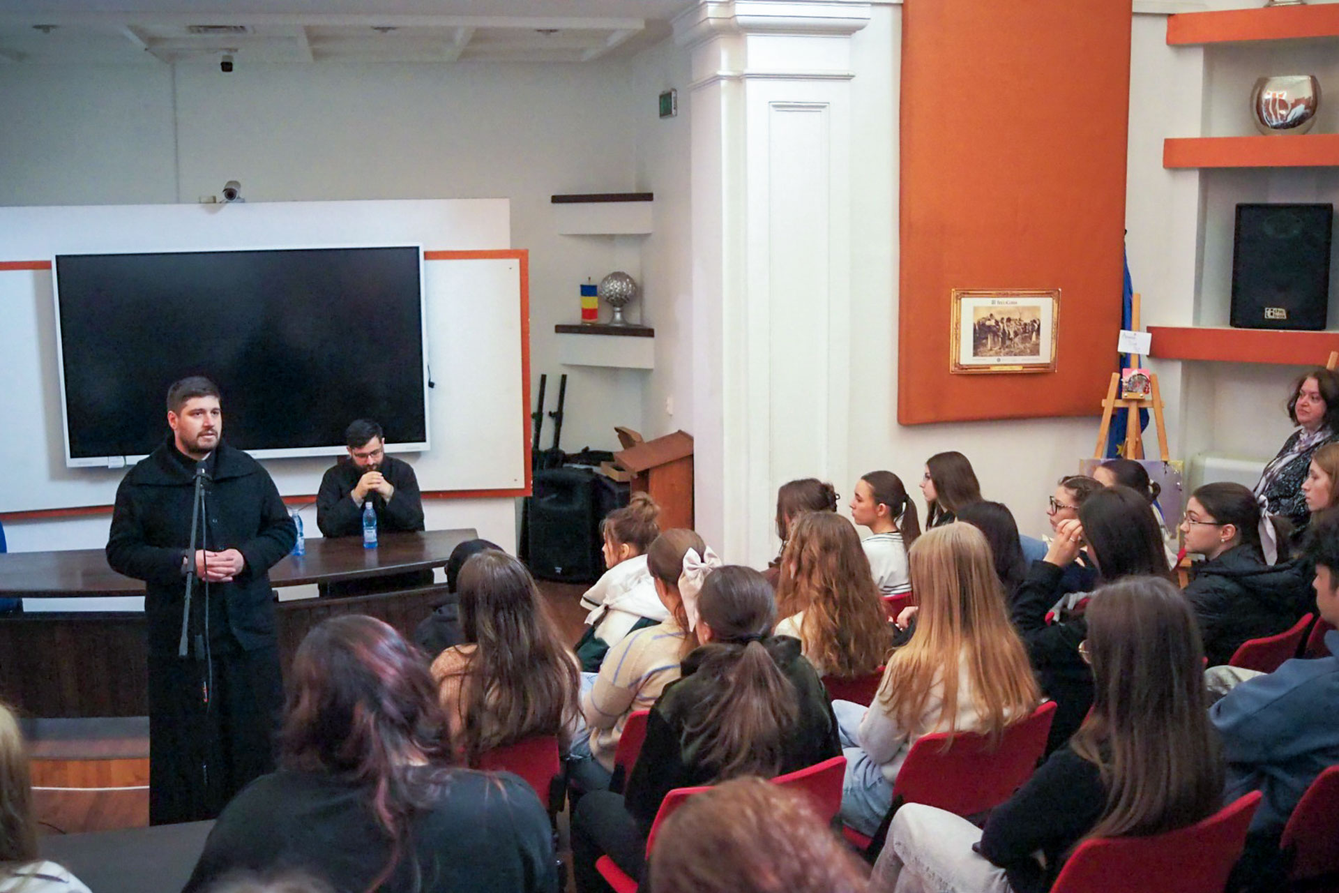 Dezbatere ProVita „Darul Vieții – Taină și Adevăr” în liceele din municipiul Dorohoi