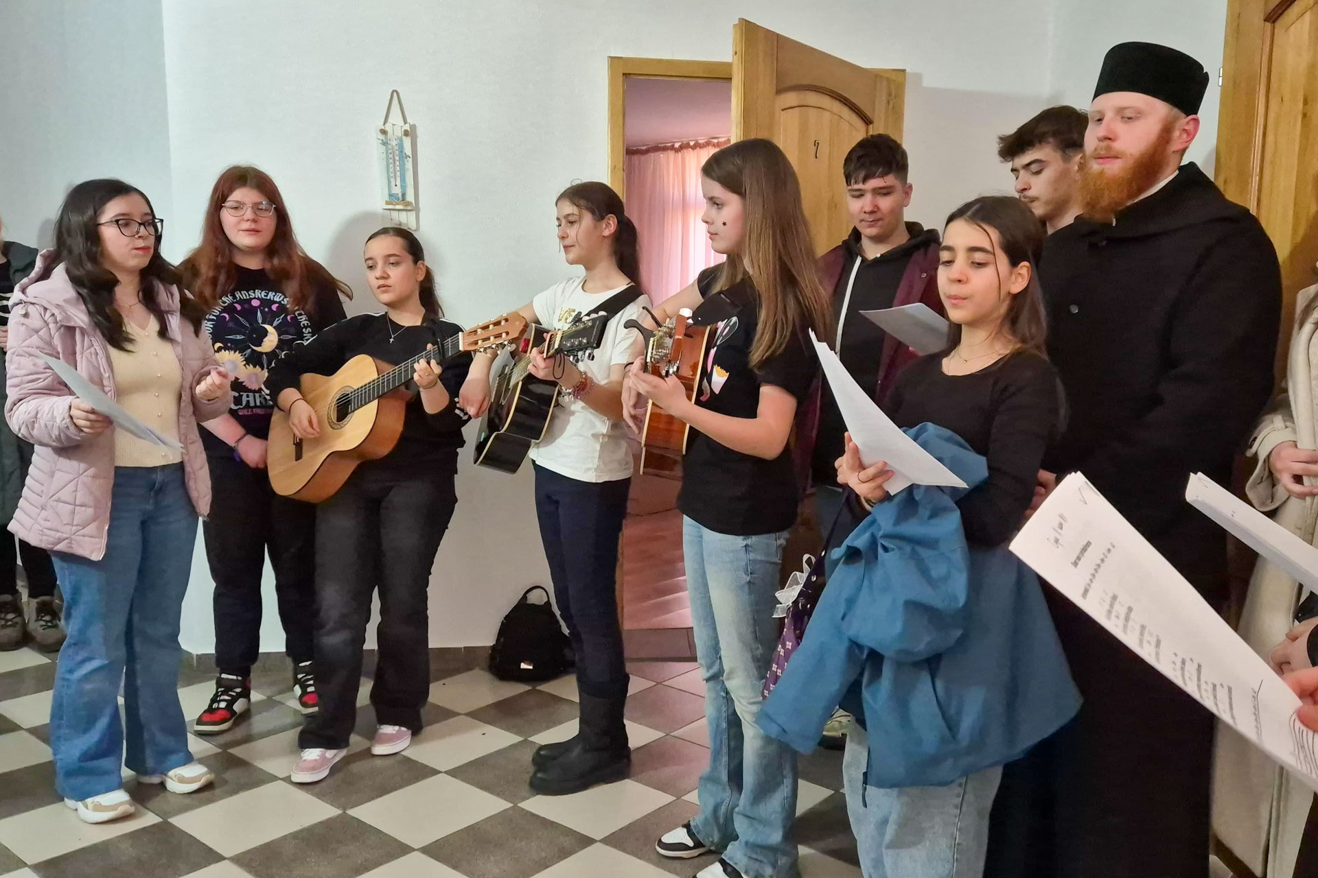 Emoție și recunoștință – ATOR Piatra Neamț în sprijinul vârstnicilor