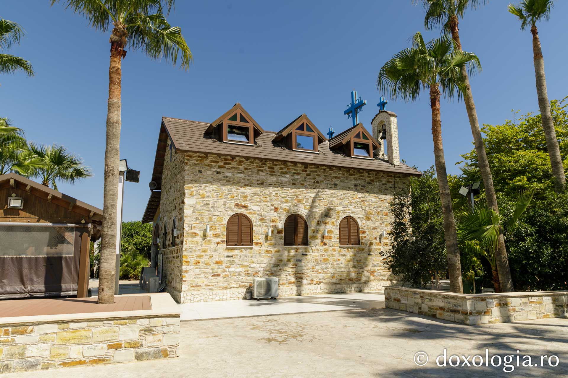 Biserica „Sfântul Lazăr Lazăr” din Dromolaxia, Cipru / Foto: pr. Silviu Cluci Biserica „Sfântul Lazăr Lazăr” din Dromolaxia, Cipru