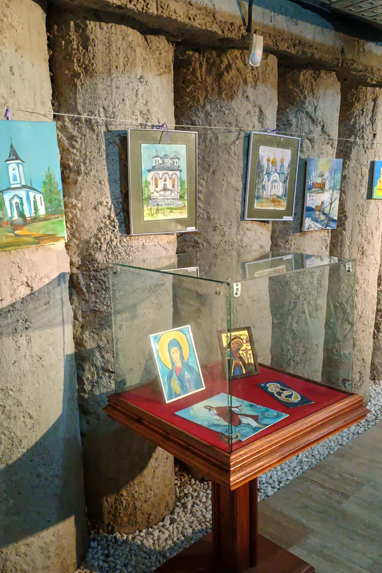 Icoane și biserici prin ochii copiilor – o expoziție de suflet la Muzeul Mitropolitan Iași