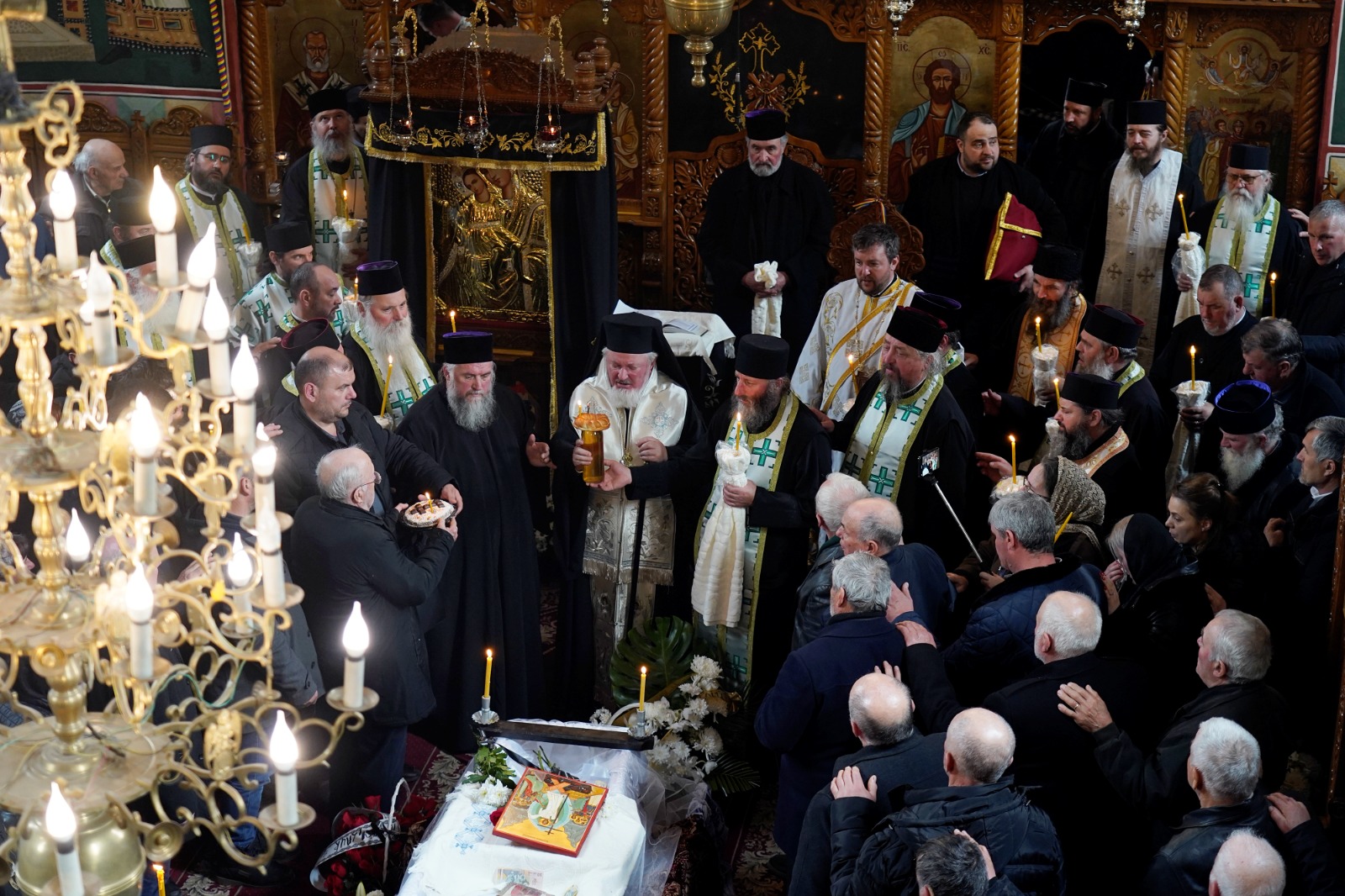 Mama starețului Mănăstirii Neamț, Elvira Sauciuc, a fost înmormântată