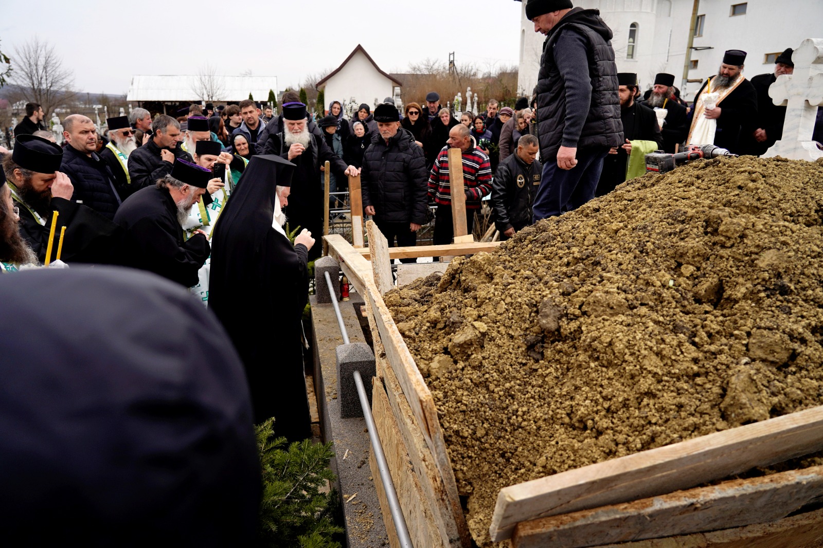 Mama starețului Mănăstirii Neamț, Elvira Sauciuc, a fost înmormântată