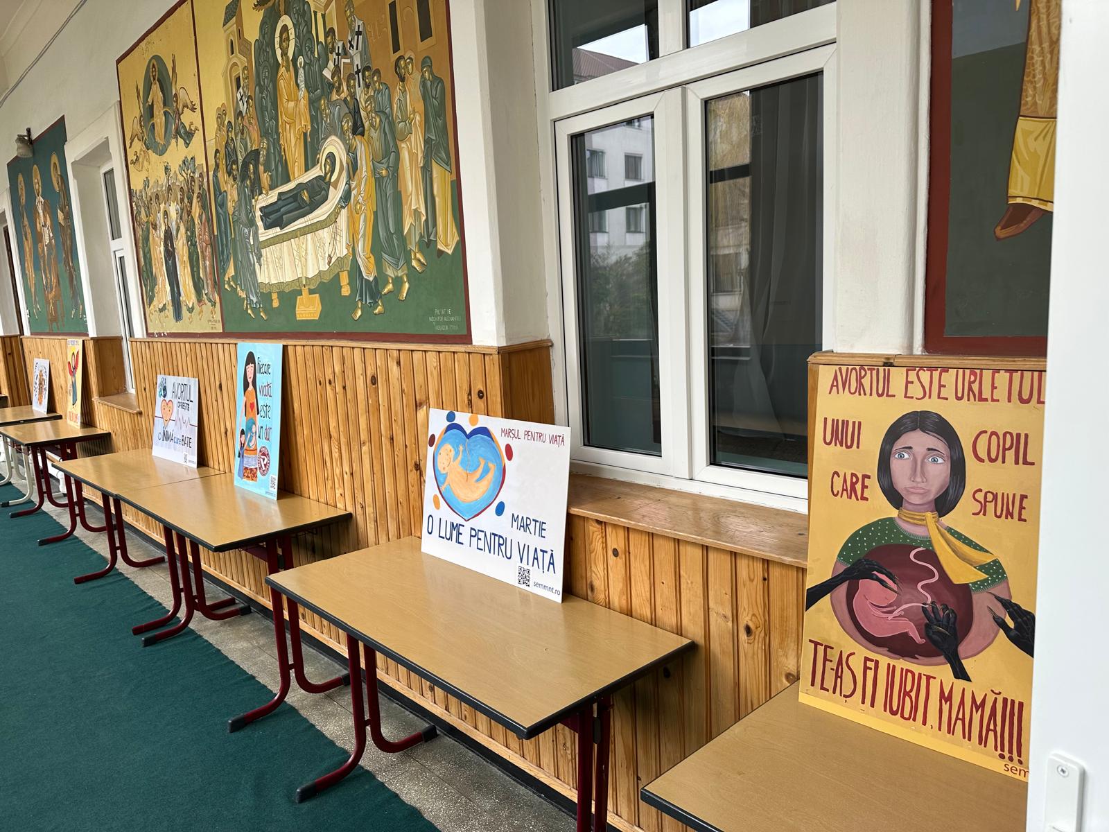 Elevii seminariști de la Mănăstirea Neamț organizează o expoziție tematică