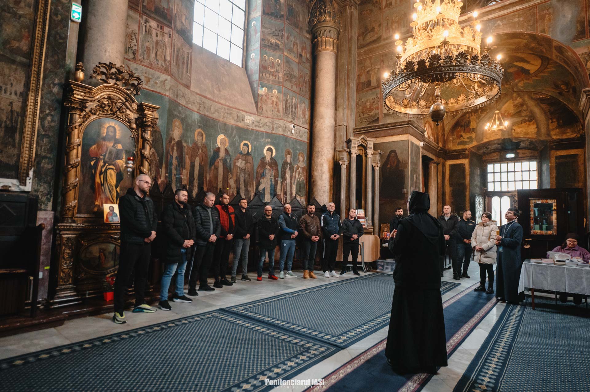 Deținuții de la Penitenciarul Iași, în vizită la Mănăstirea Frumoasa / Foto: Laurențiu Ștefan - Penitenciarul Iași Deținuții de la Penitenciarul Iași, în vizită la Mănăstirea Frumoasa