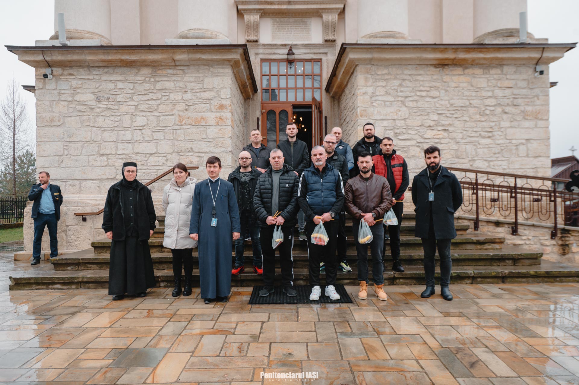 Deținuții de la Penitenciarul Iași, în vizită la Mănăstirea Frumoasa