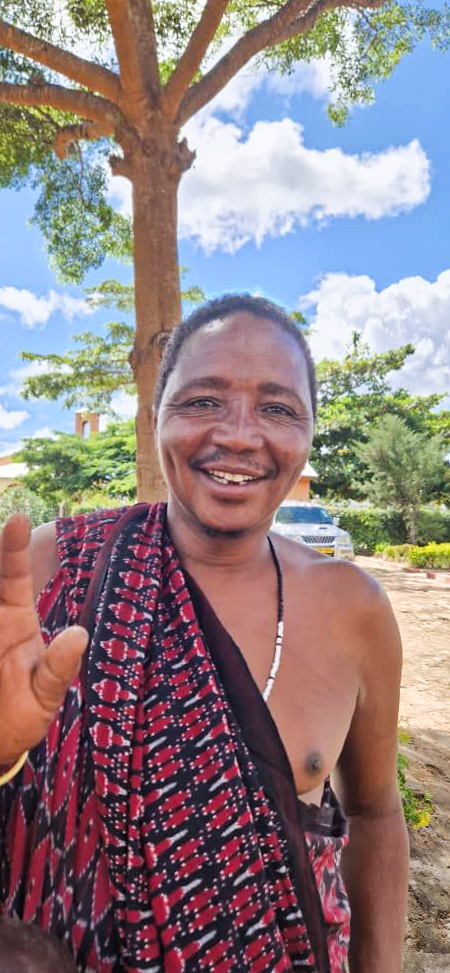 Moise – prietenul nostru şi îngerul pãzitor al copiilor din Ipwasi