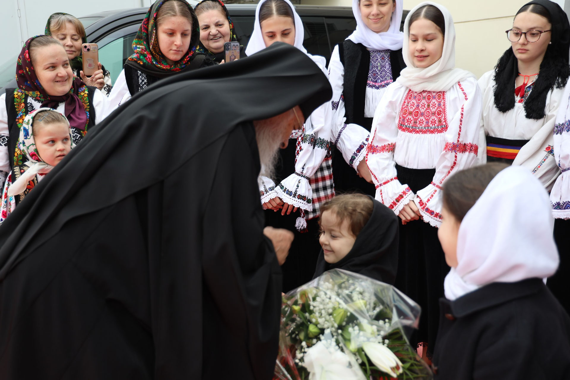 Momente de rugăciune și comuniune duhovnicească alături de IPS Mitropolit Serafim la Paris