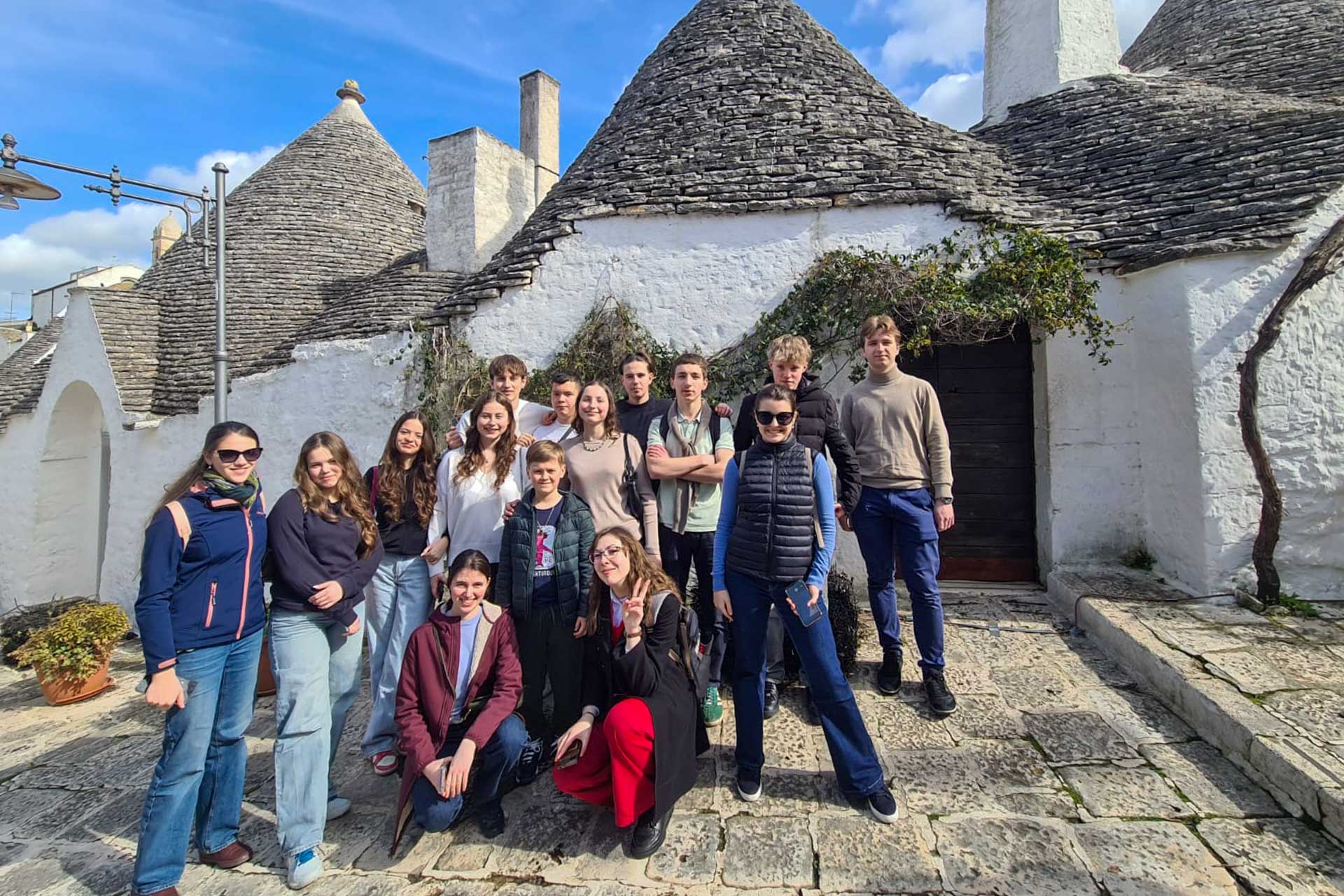 Pelerinaj pe urmele Sfântului Nicolae – modelul tinerilor de azi