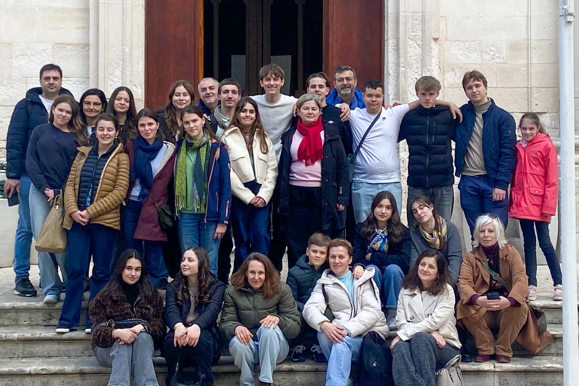 Pelerinaj pe urmele Sfântului Nicolae – modelul tinerilor de azi