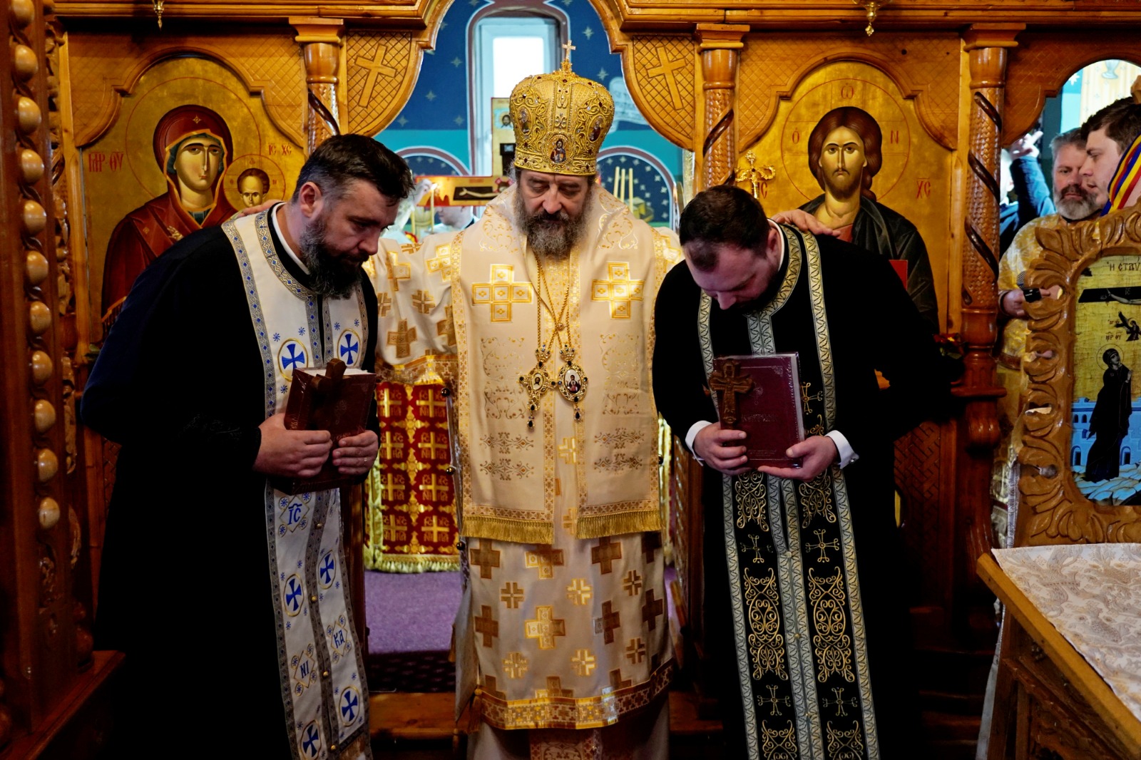 Parohia botoșăneană Manolești Vale are un nou preot paroh