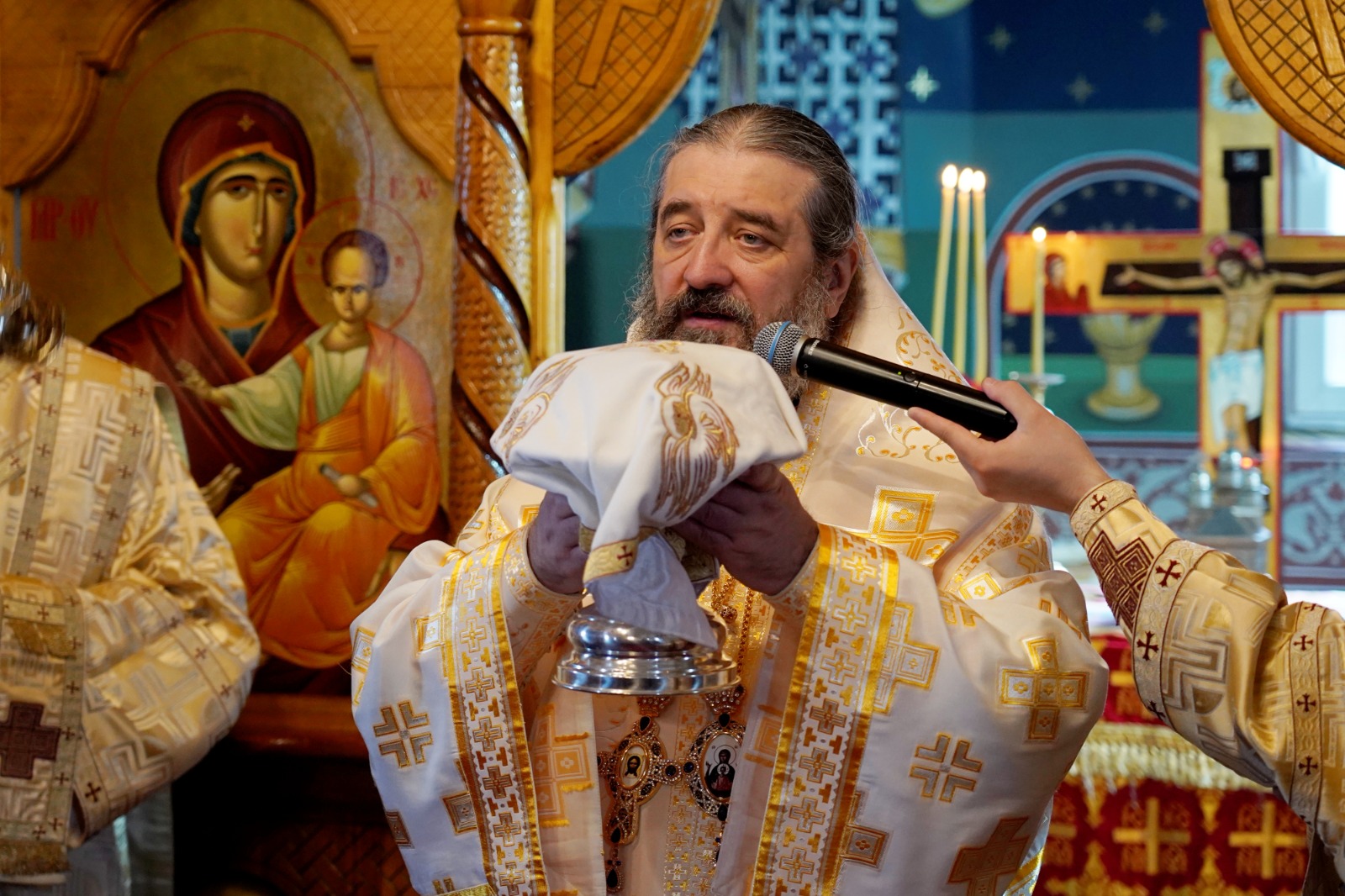 Parohia botoșăneană Manolești Vale are un nou preot paroh