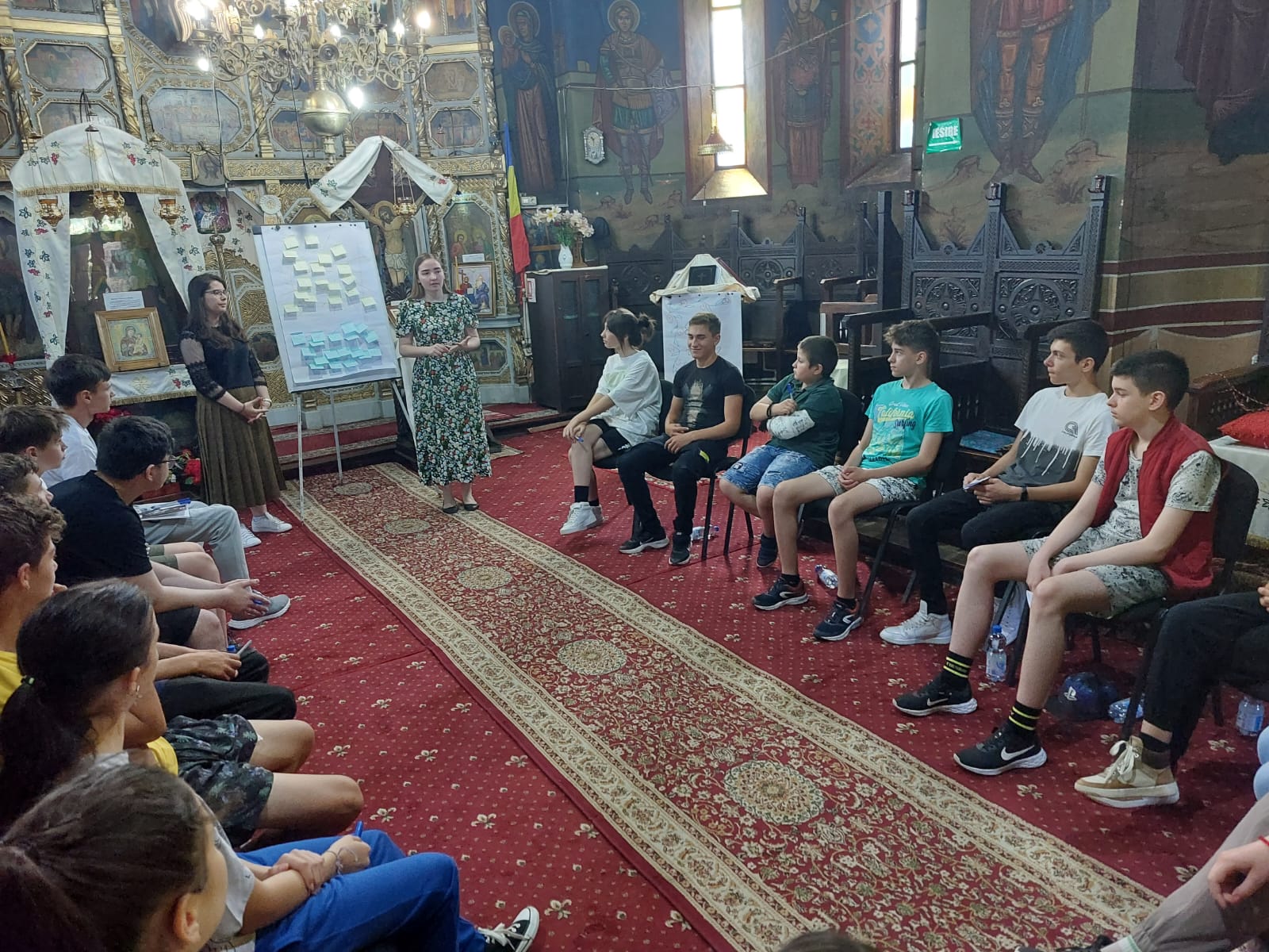 Seminarele de formare pentru tinerii din Arhiepiscopia Iașilor „Un copil educat, un om mai câștigat”