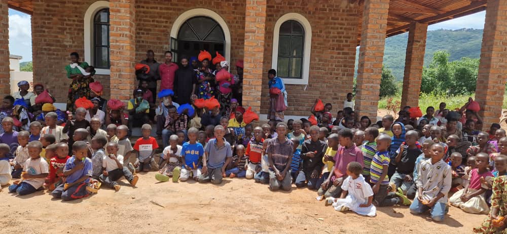 Sfânta Liturghie și pomenire la Parohia Sfântul Partenie din Mkombe