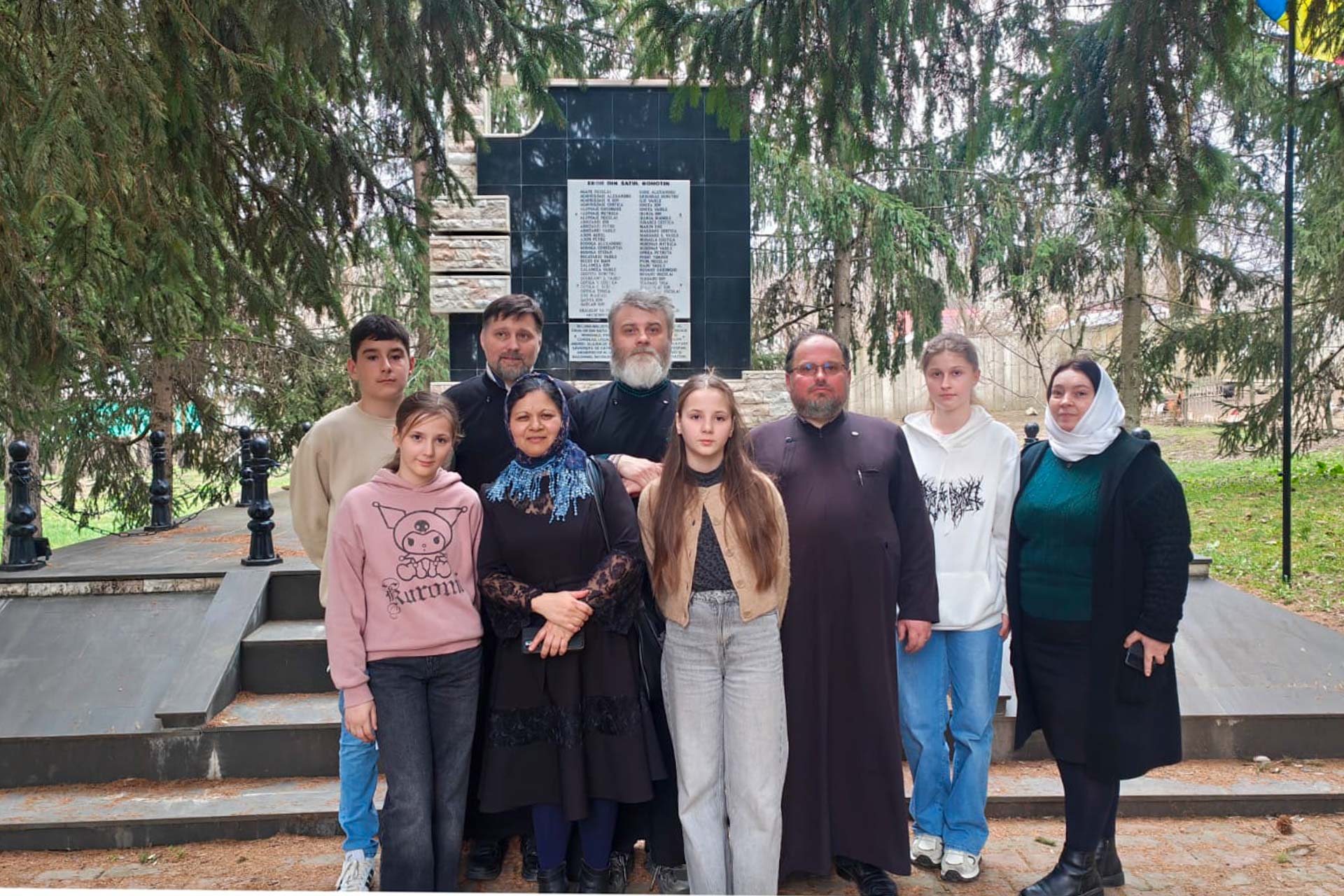 Taina Sfântului Maslu și activități misionare în două biserici din comuna Răducăneni