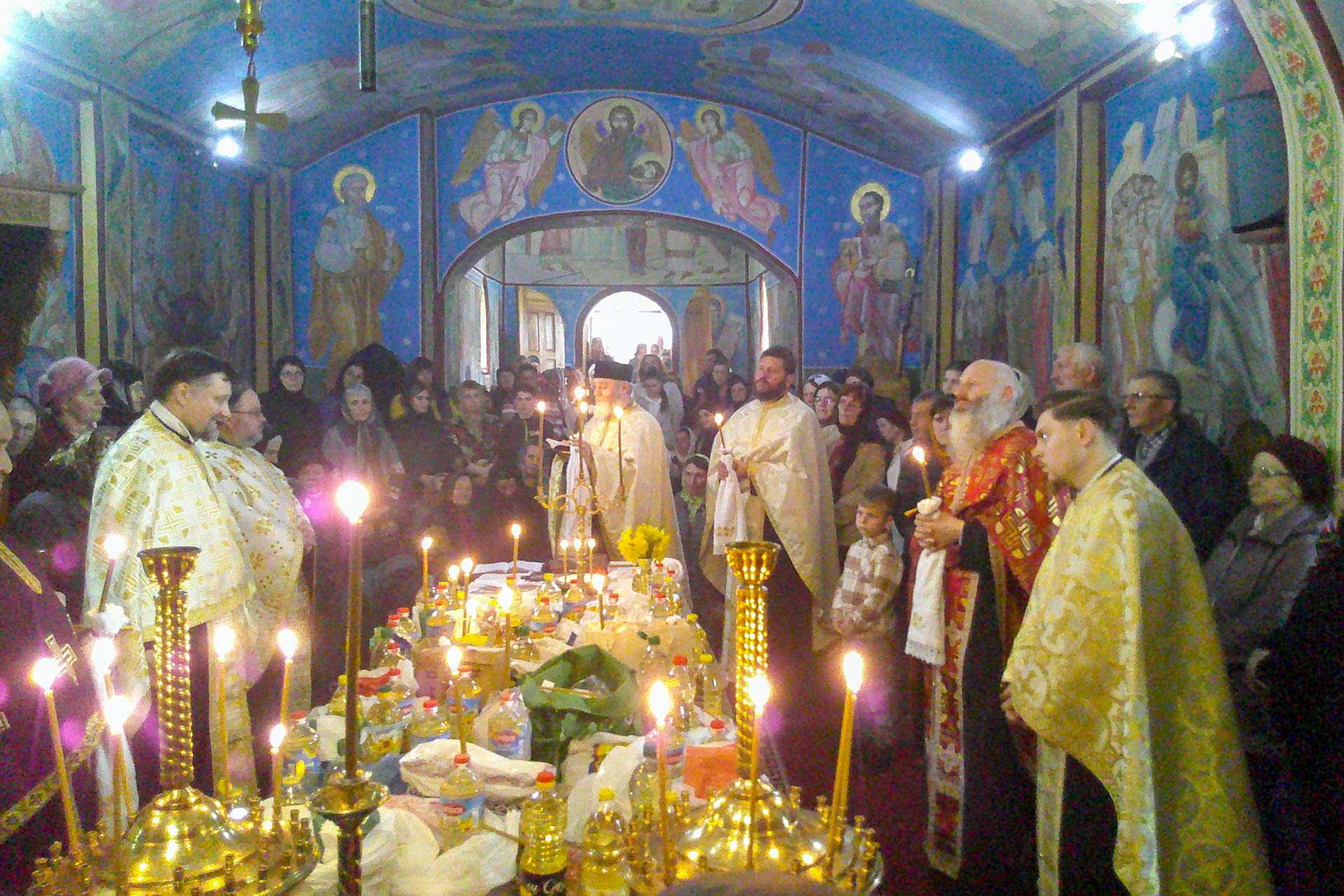 Taina Sfântului Maslu și activități misionare în două biserici din comuna Răducăneni