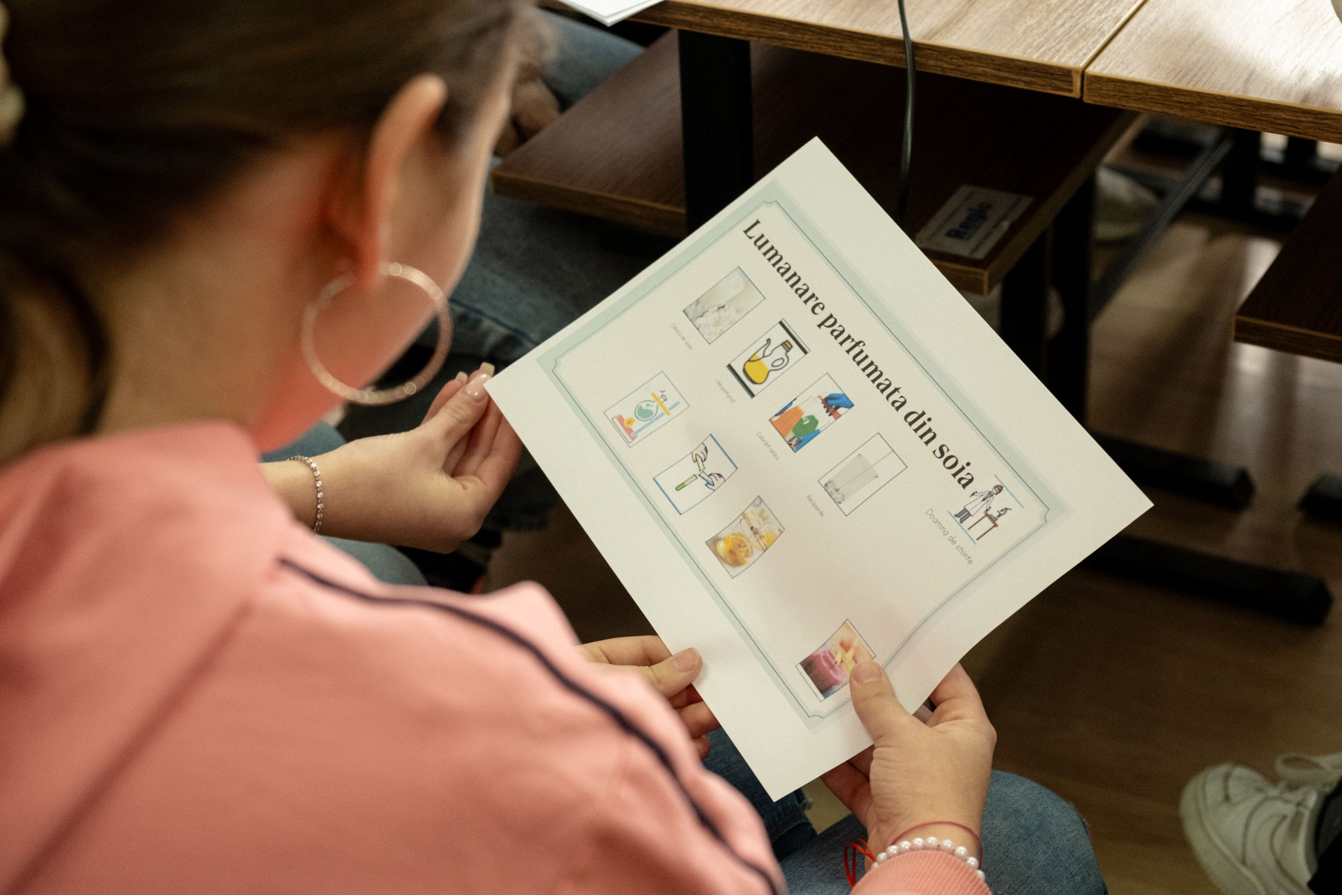 Elevii Liceului Varlaam Mitropolitul din Iași au trăit bucuria dăruirii alături de copiii de la Școala Gimnazială Specială „C. Păunescu”