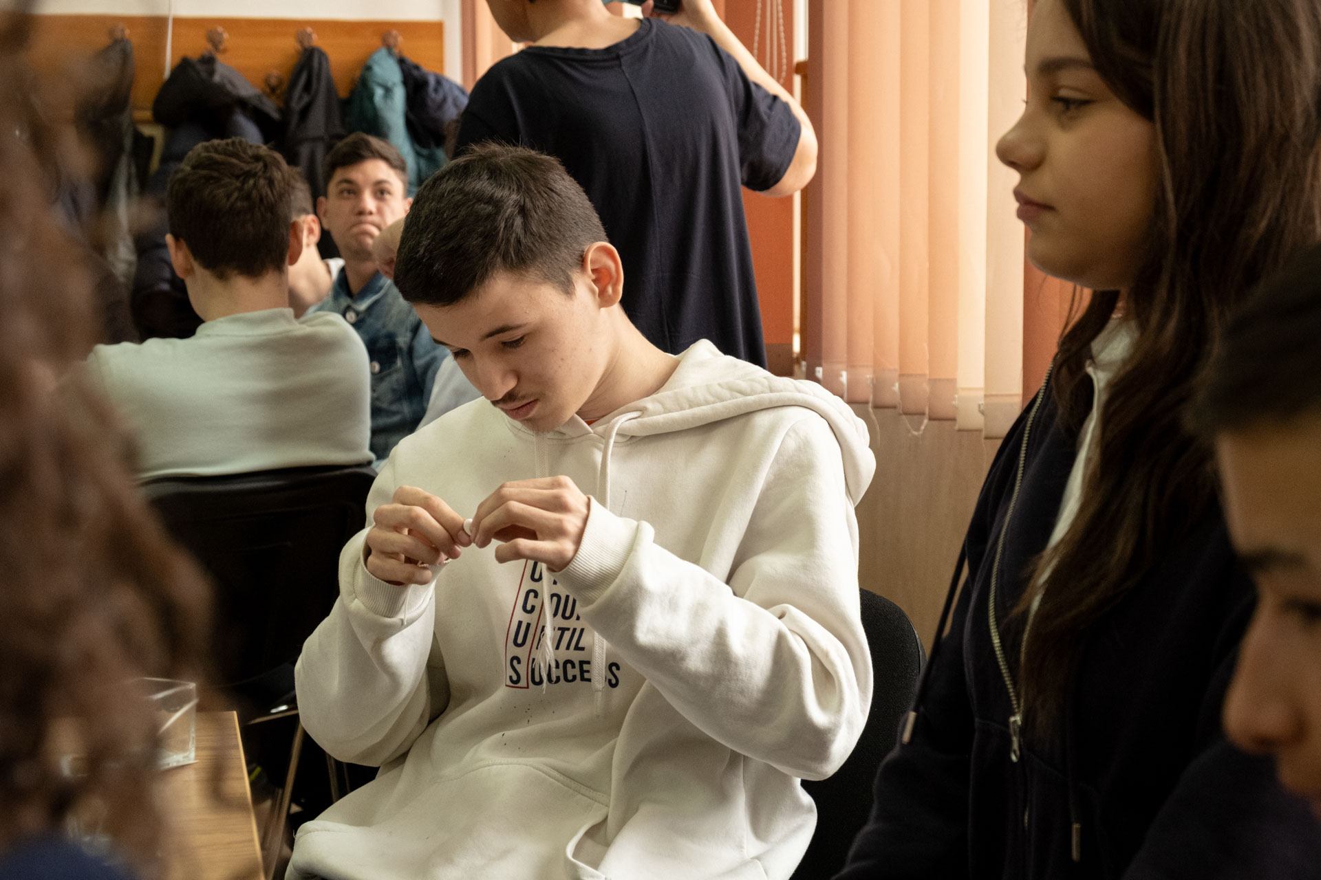 Elevii Liceului Varlaam Mitropolitul din Iași au trăit bucuria dăruirii alături de copiii de la Școala Gimnazială Specială „C. Păunescu”