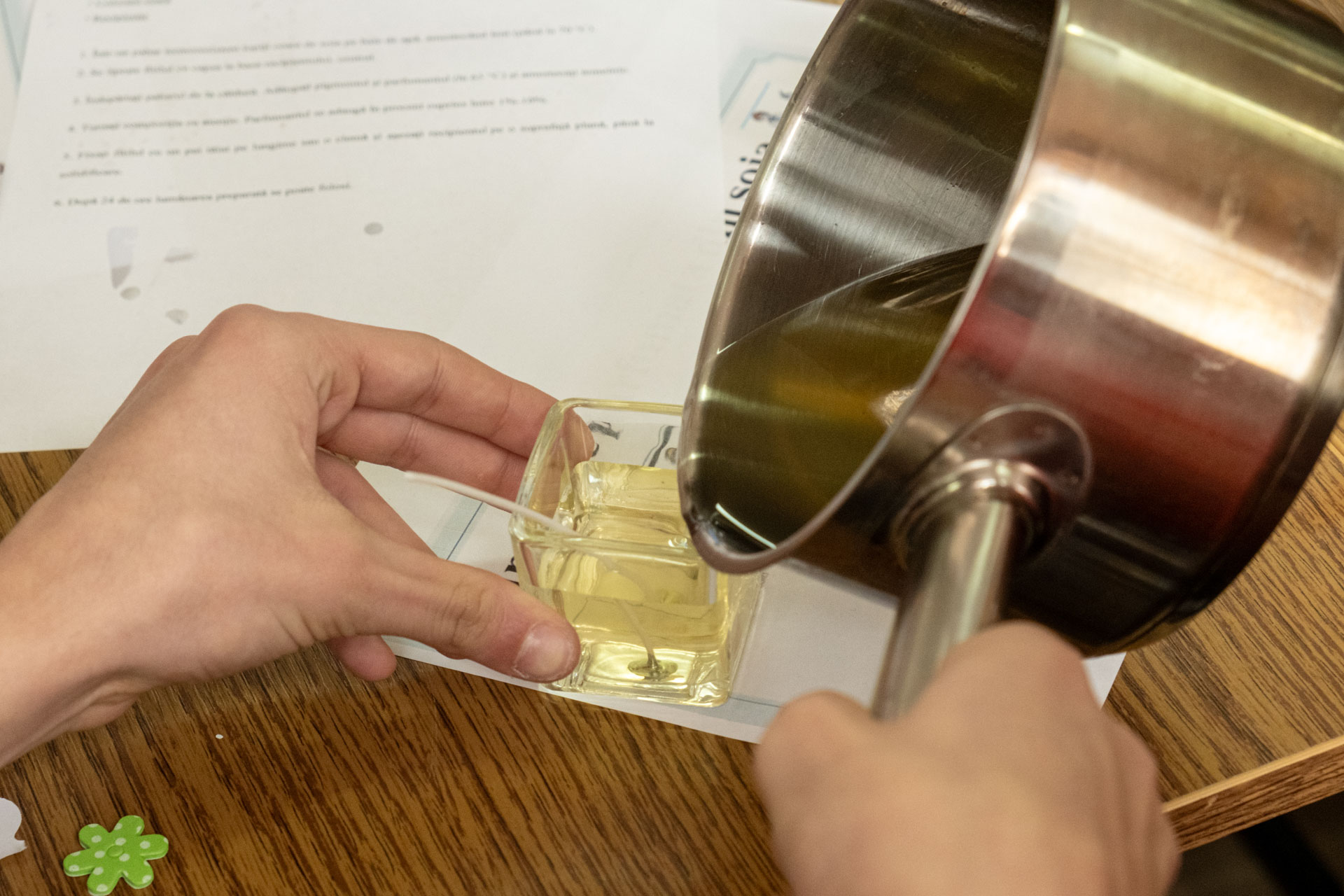 Elevii Liceului Varlaam Mitropolitul din Iași au trăit bucuria dăruirii alături de copiii de la Școala Gimnazială Specială „C. Păunescu”