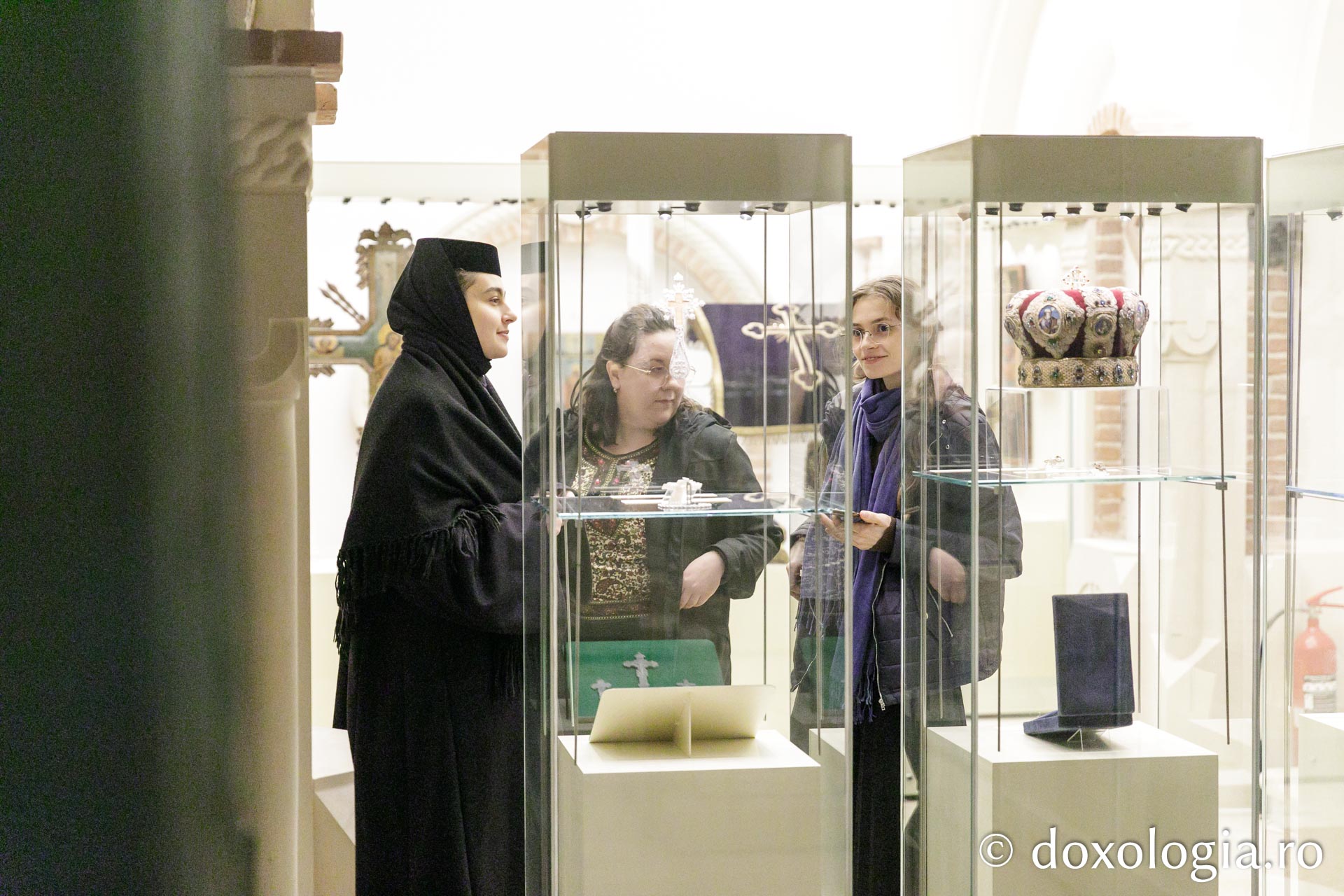 Muzeul Mitropolitan din Iași a inaugurat expoziția „Crucii Tale ne închinăm, Stăpâne, și sfântă Învierea Ta o lăudăm și o slăvim”